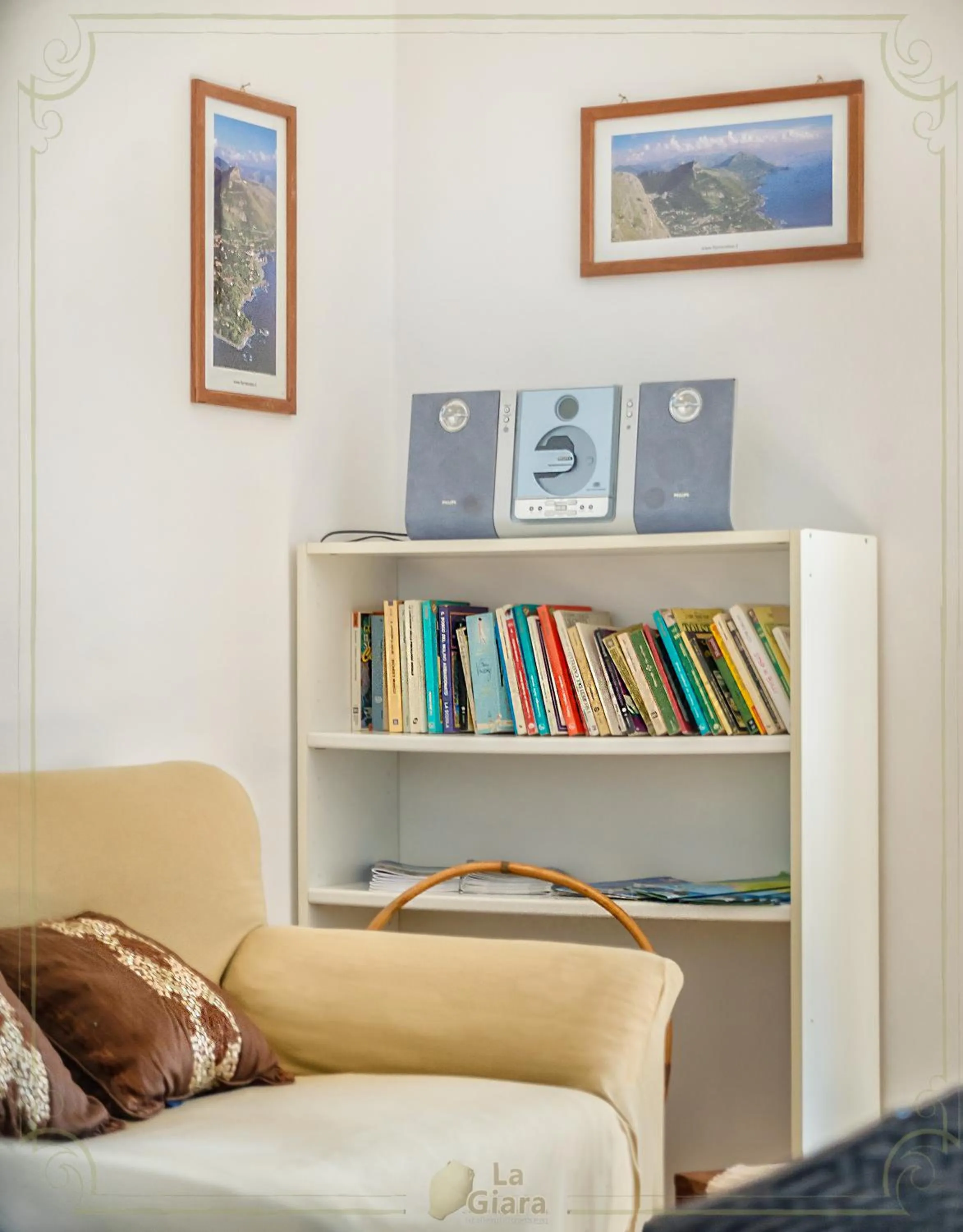 Library in B&b La Giara