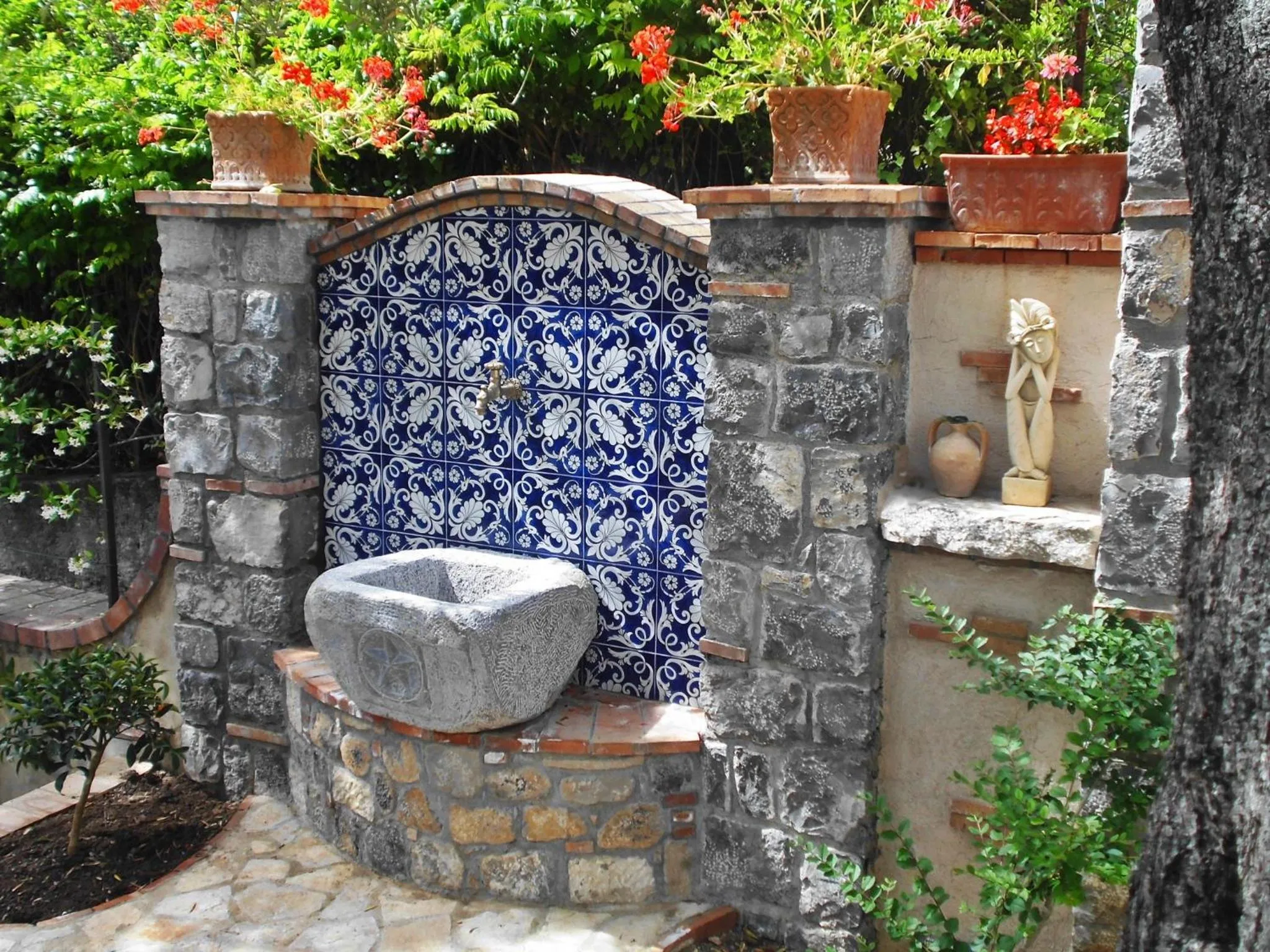 Decorative detail in B&b La Giara