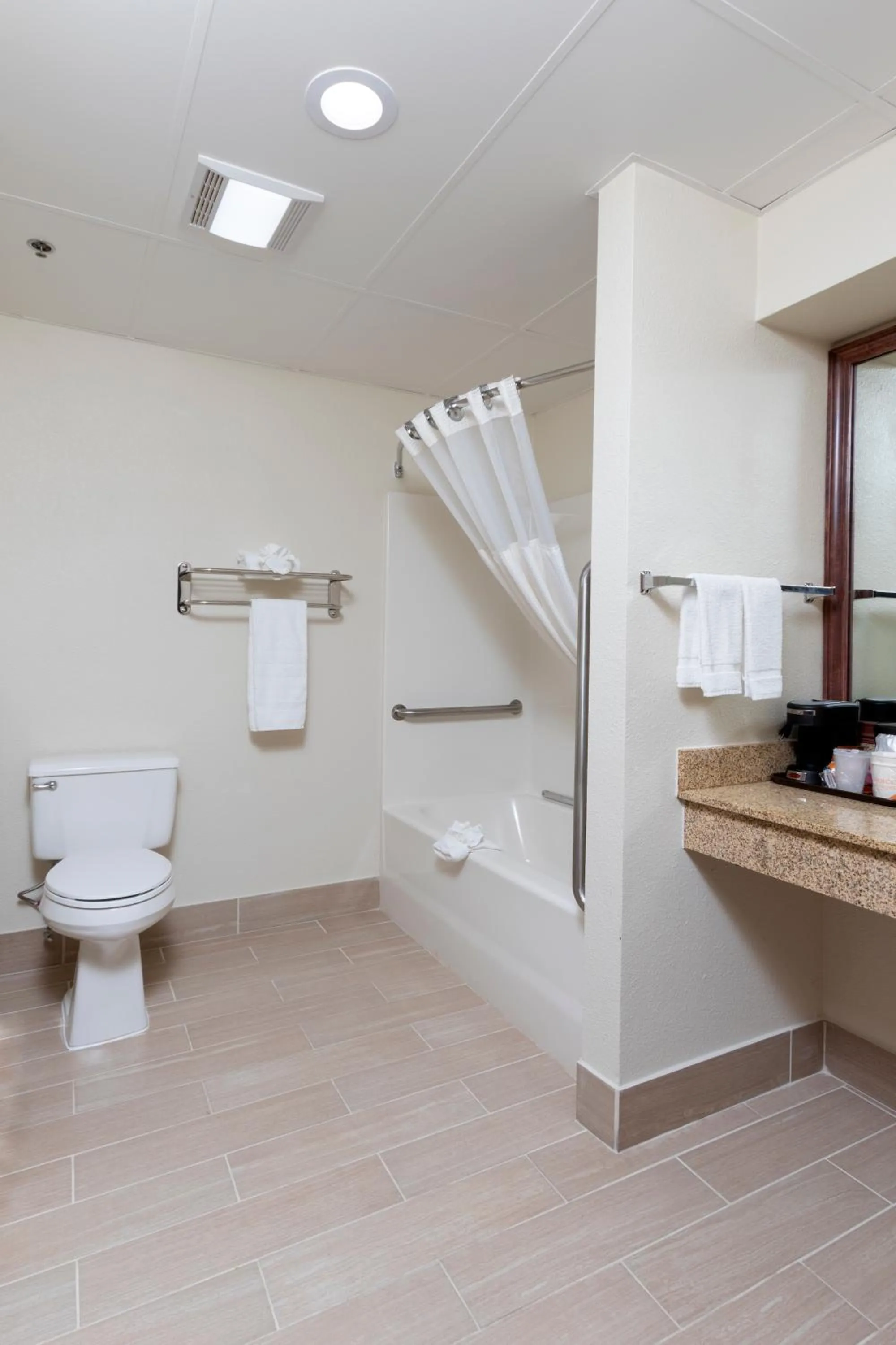 Bathroom in Quality Inn & Suites Mount Vernon