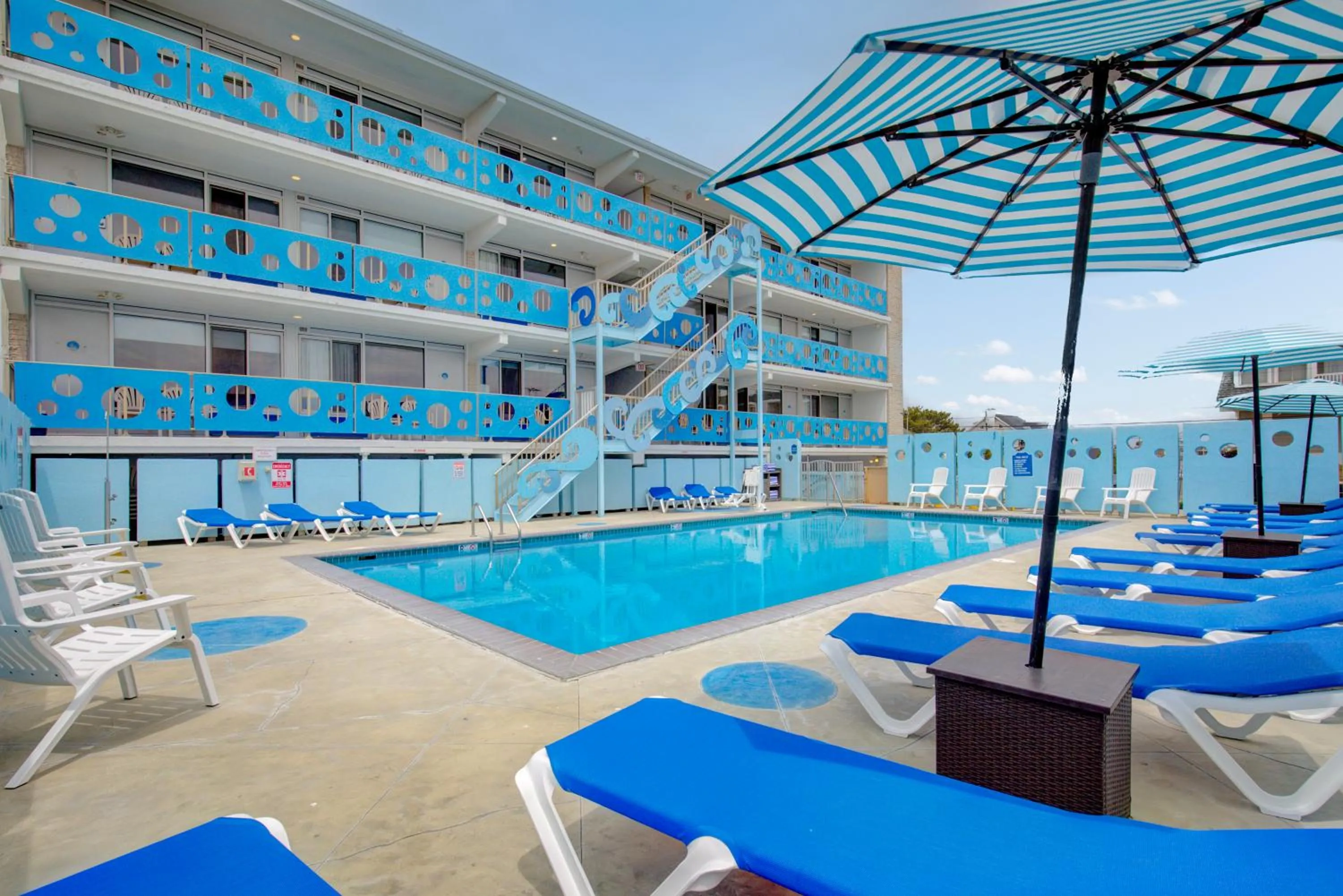 Swimming pool in Ocean 7