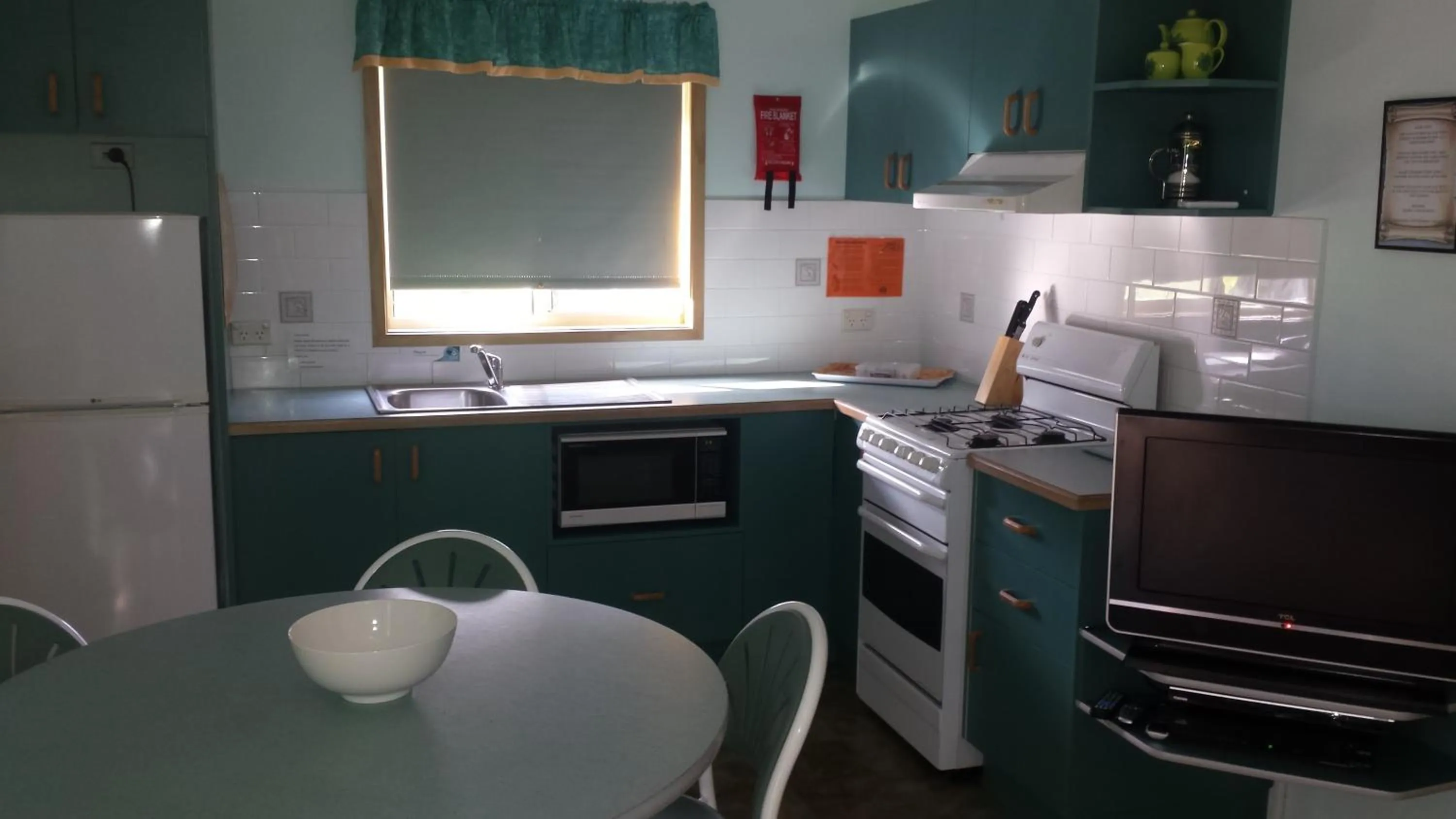 Kitchen or kitchenette in Smugglers Cove Holiday Village