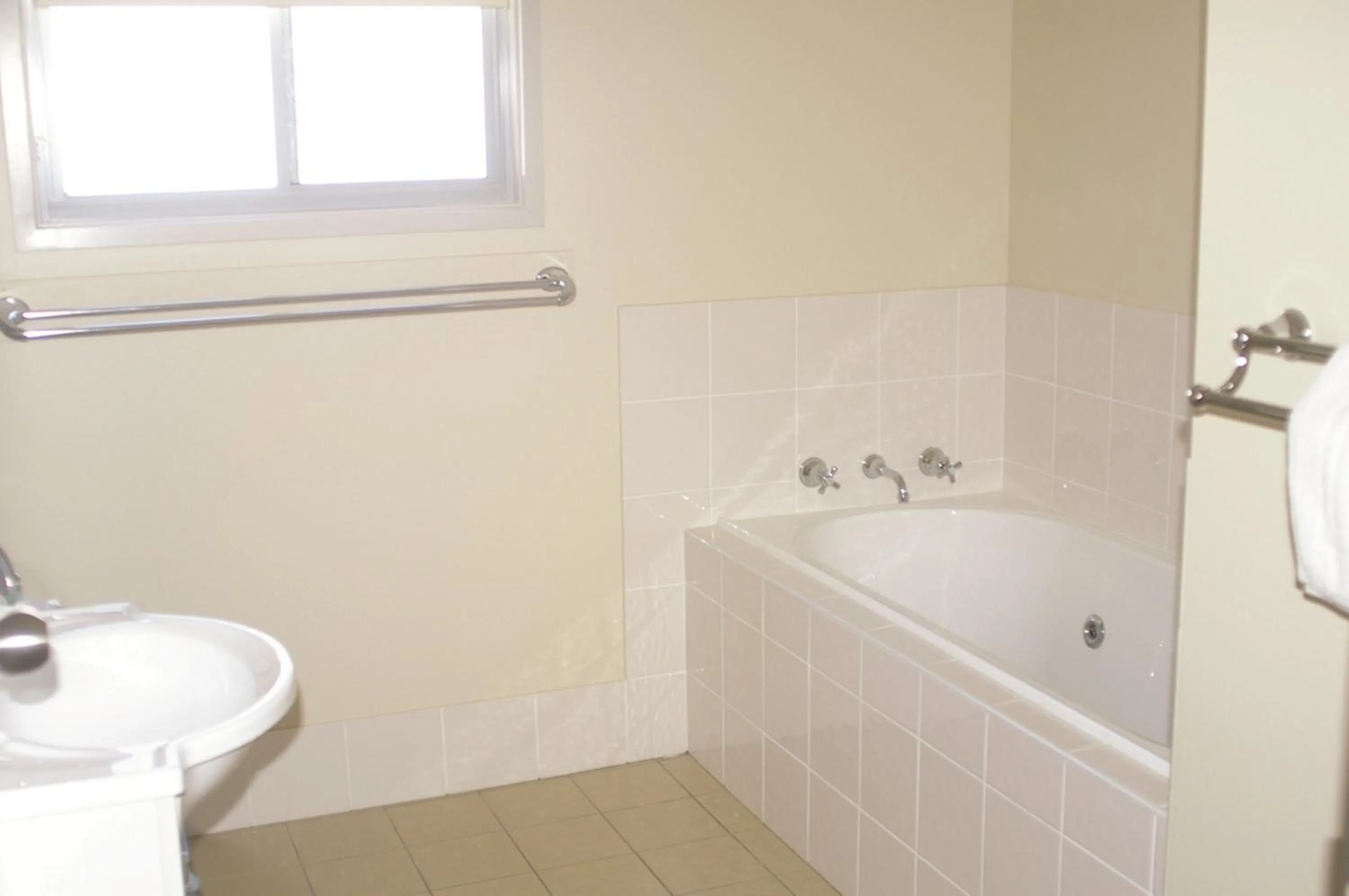 Bathroom in Smugglers Cove Holiday Village