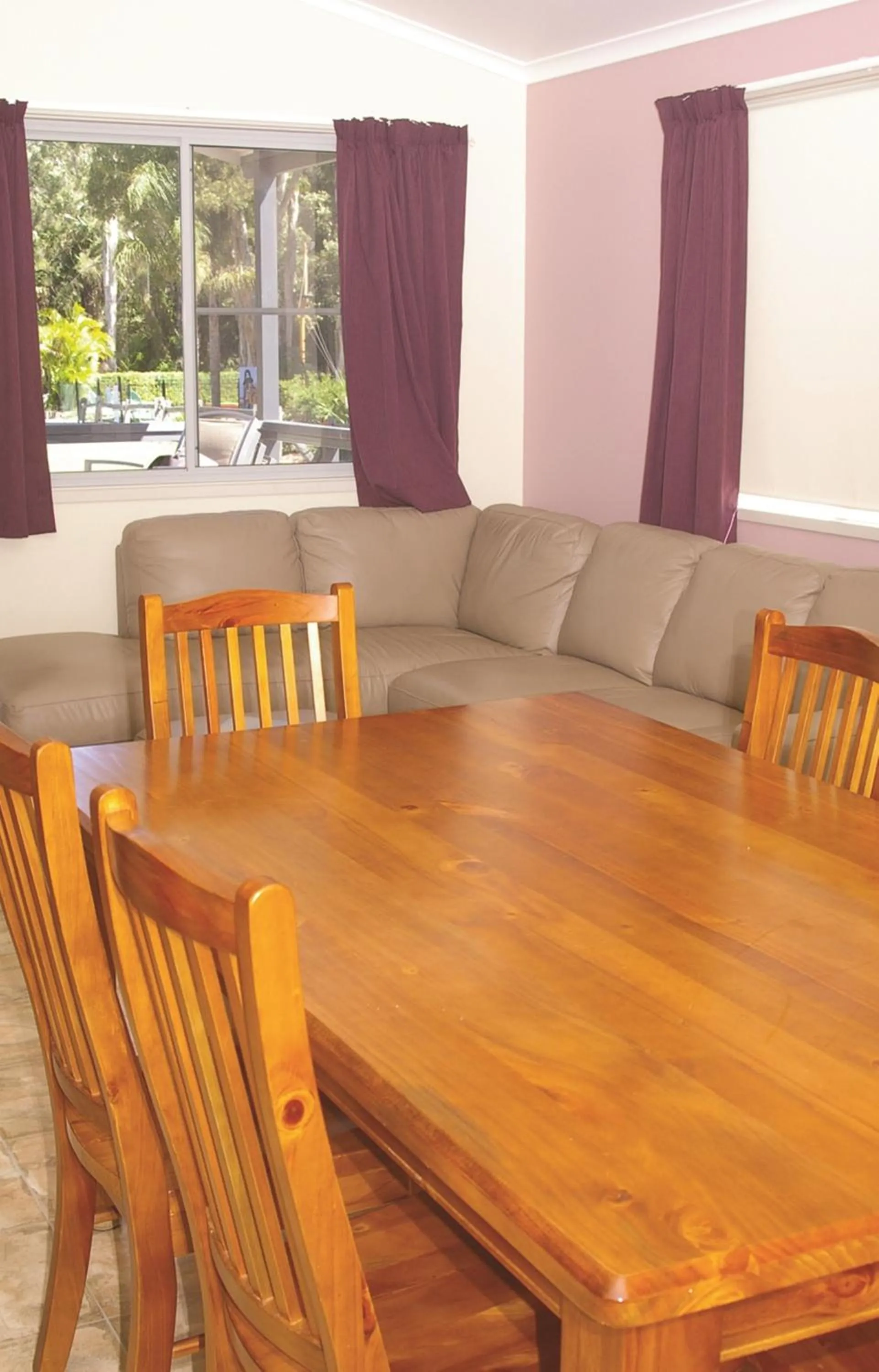 Dining area in Smugglers Cove Holiday Village
