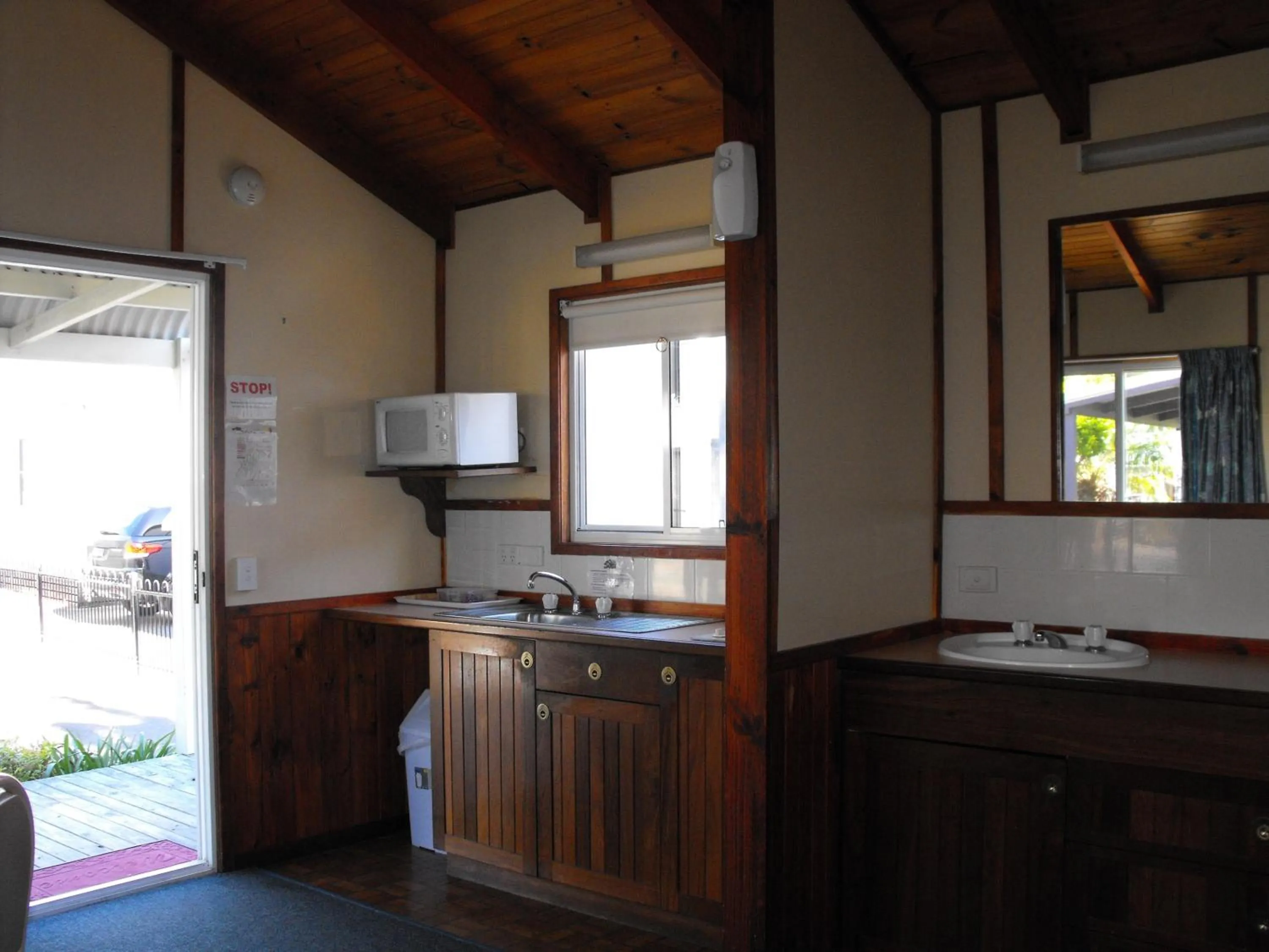 Kitchen or kitchenette in Smugglers Cove Holiday Village