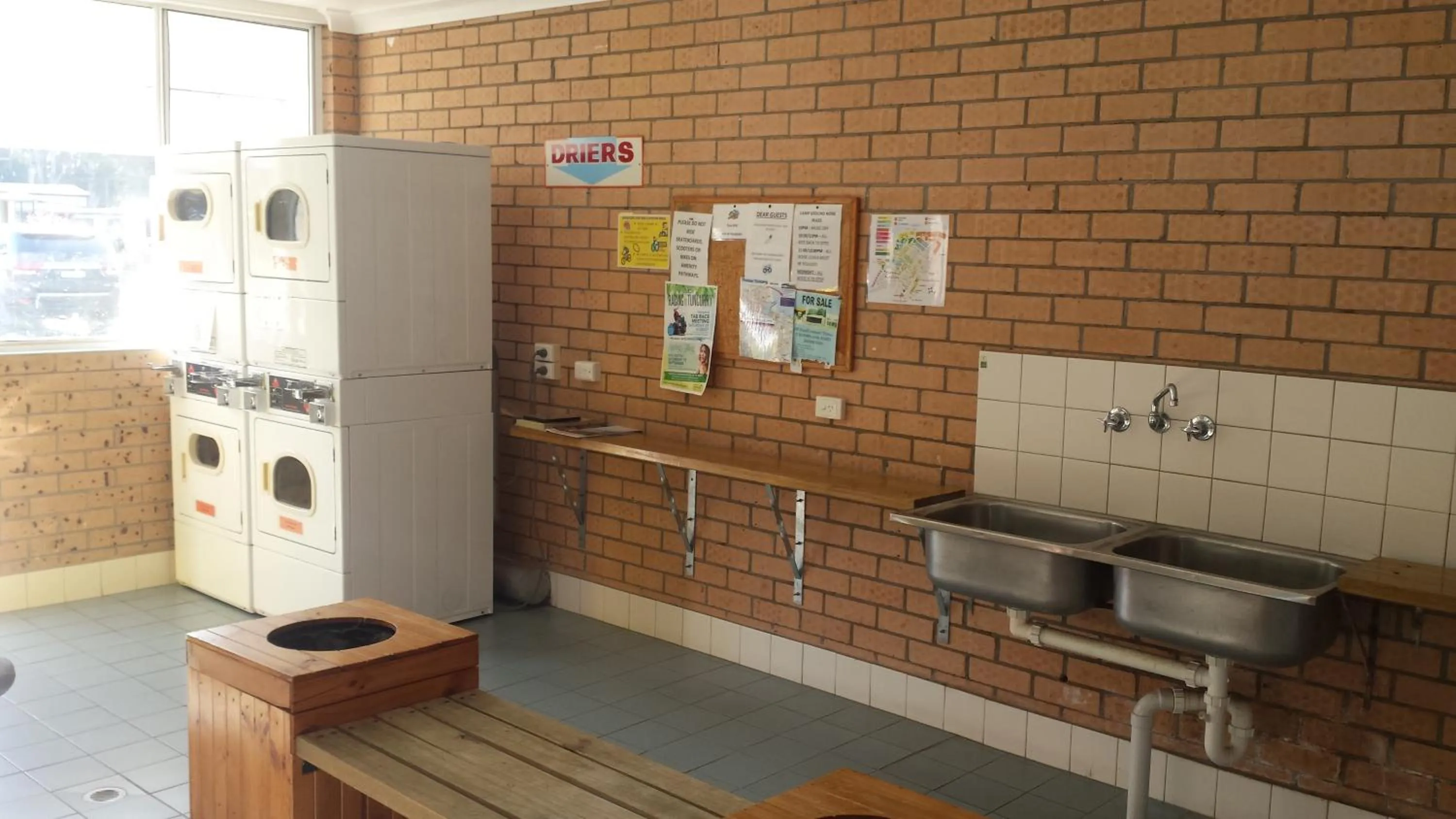 Area and facilities in Smugglers Cove Holiday Village