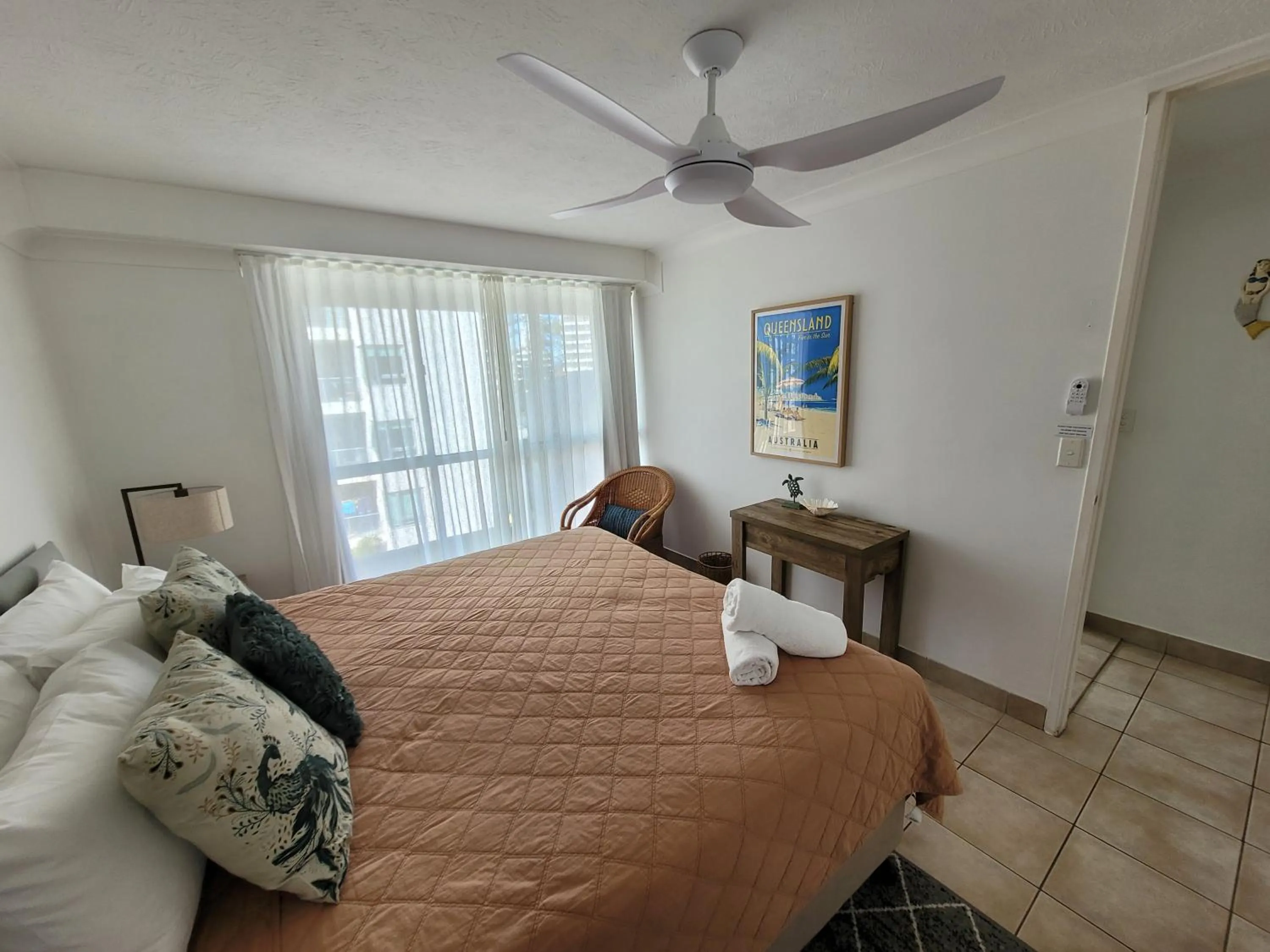 Bedroom, Bed in Surfers Chalet
