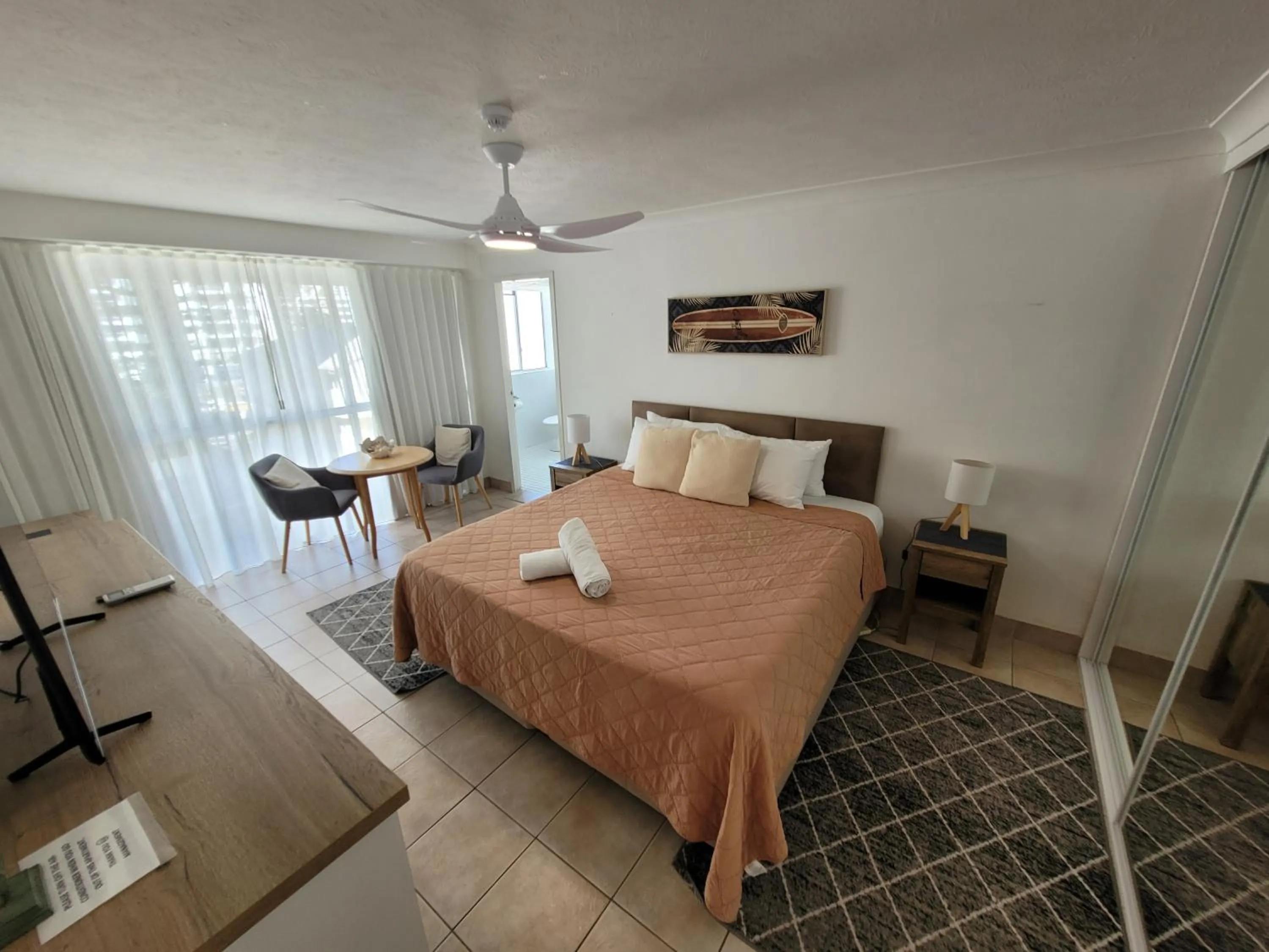 Bedroom, Bed in Surfers Chalet