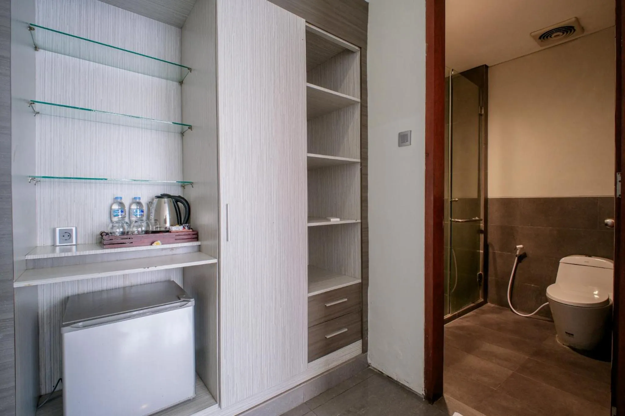 Bathroom in Kamini Legian Hotel