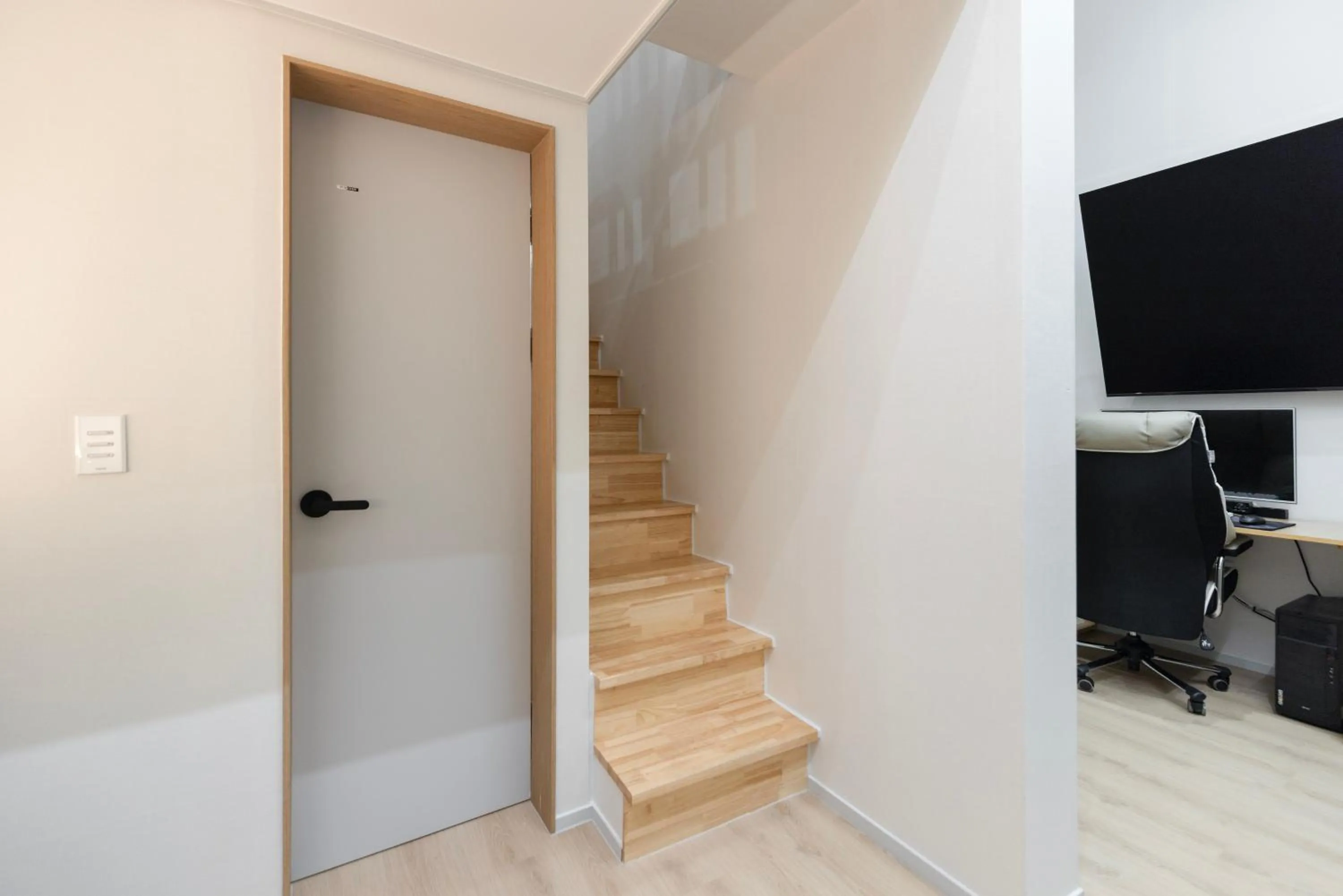 TV and multimedia in From H US Hotel with Aank Seoul Gangseo Hwagok