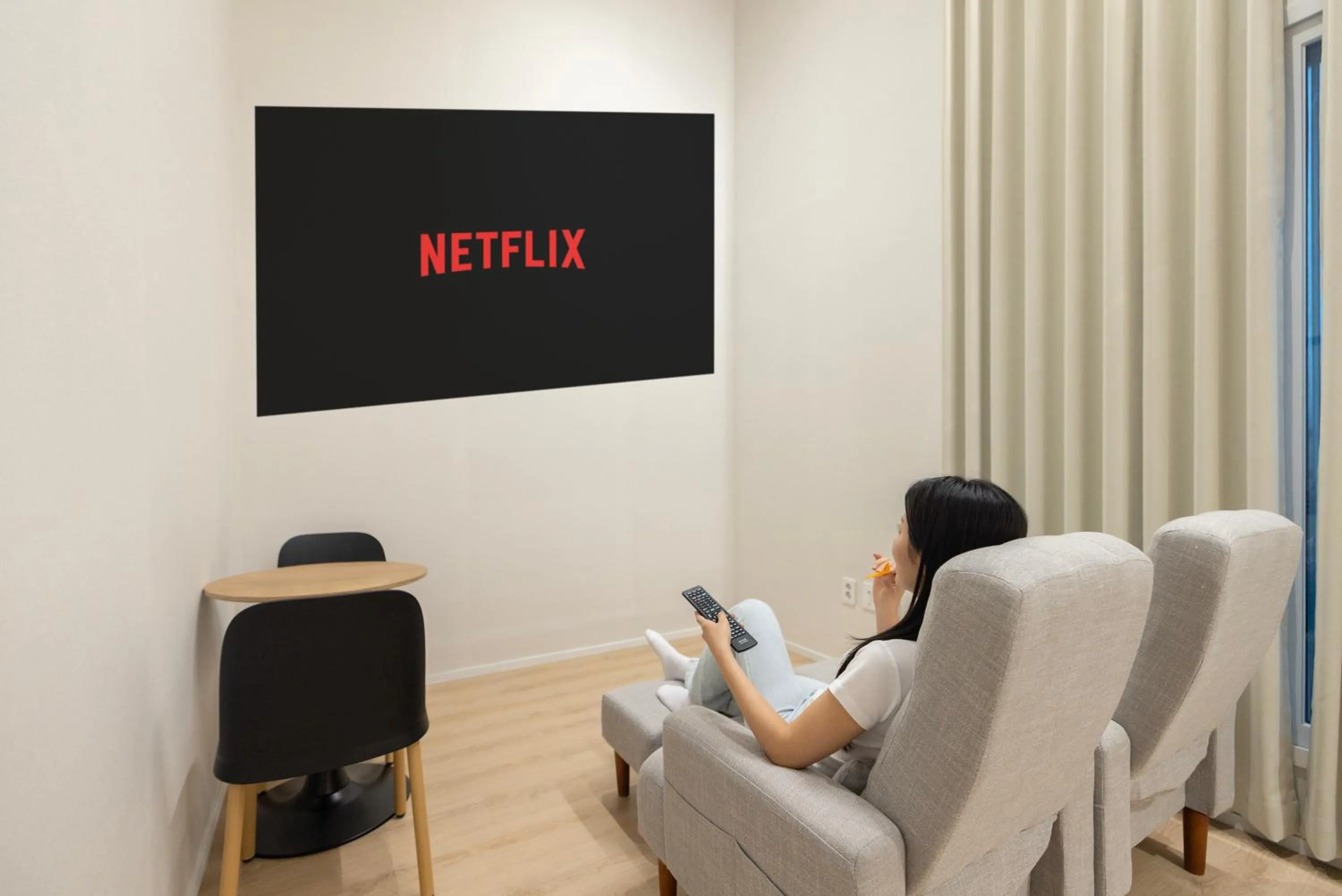 TV and multimedia in From H US Hotel with Aank Seoul Gangseo Hwagok