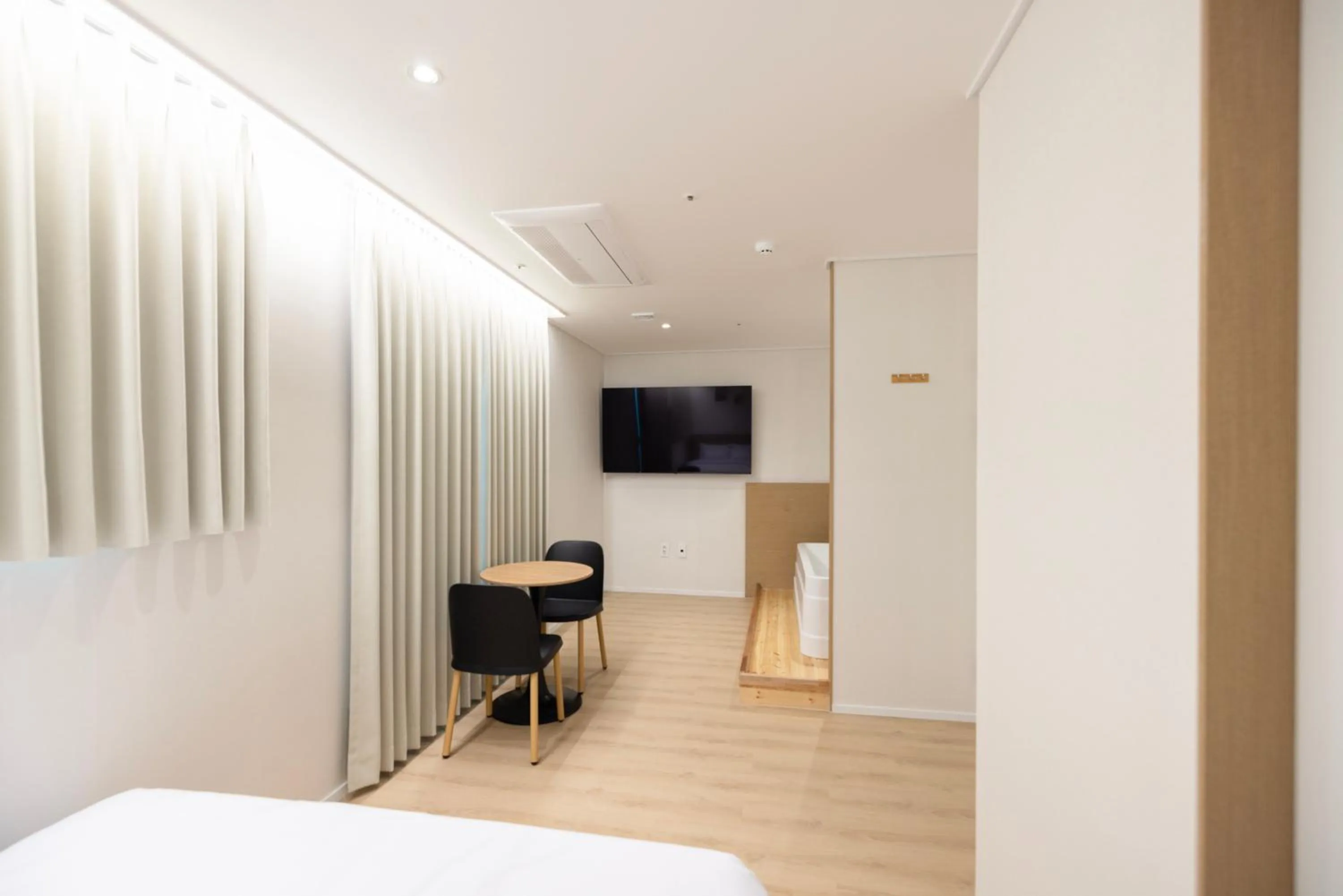 Photo of the whole room, Bed in From H US Hotel with Aank Seoul Gangseo Hwagok