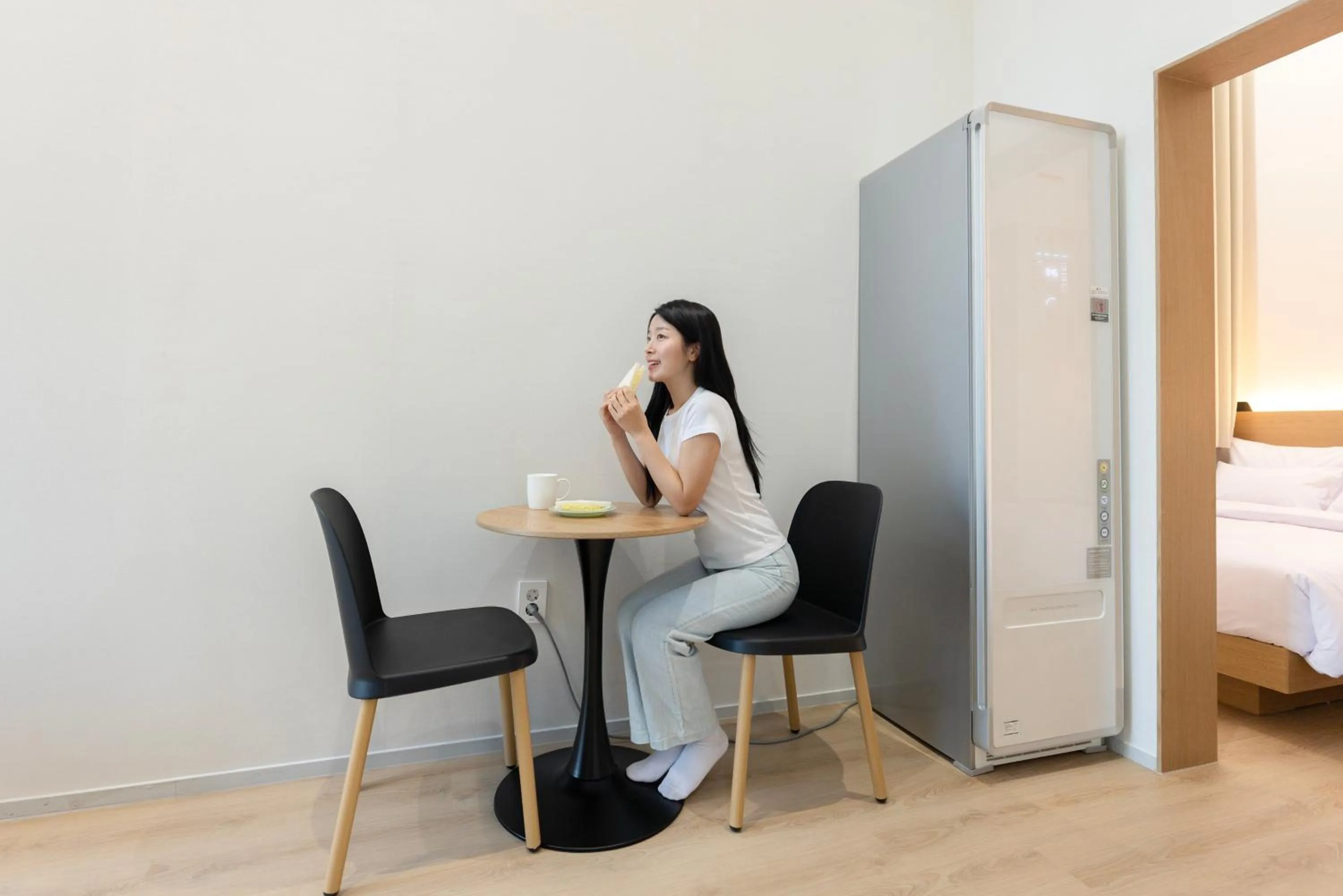 Seating area, Bed in From H US Hotel with Aank Seoul Gangseo Hwagok