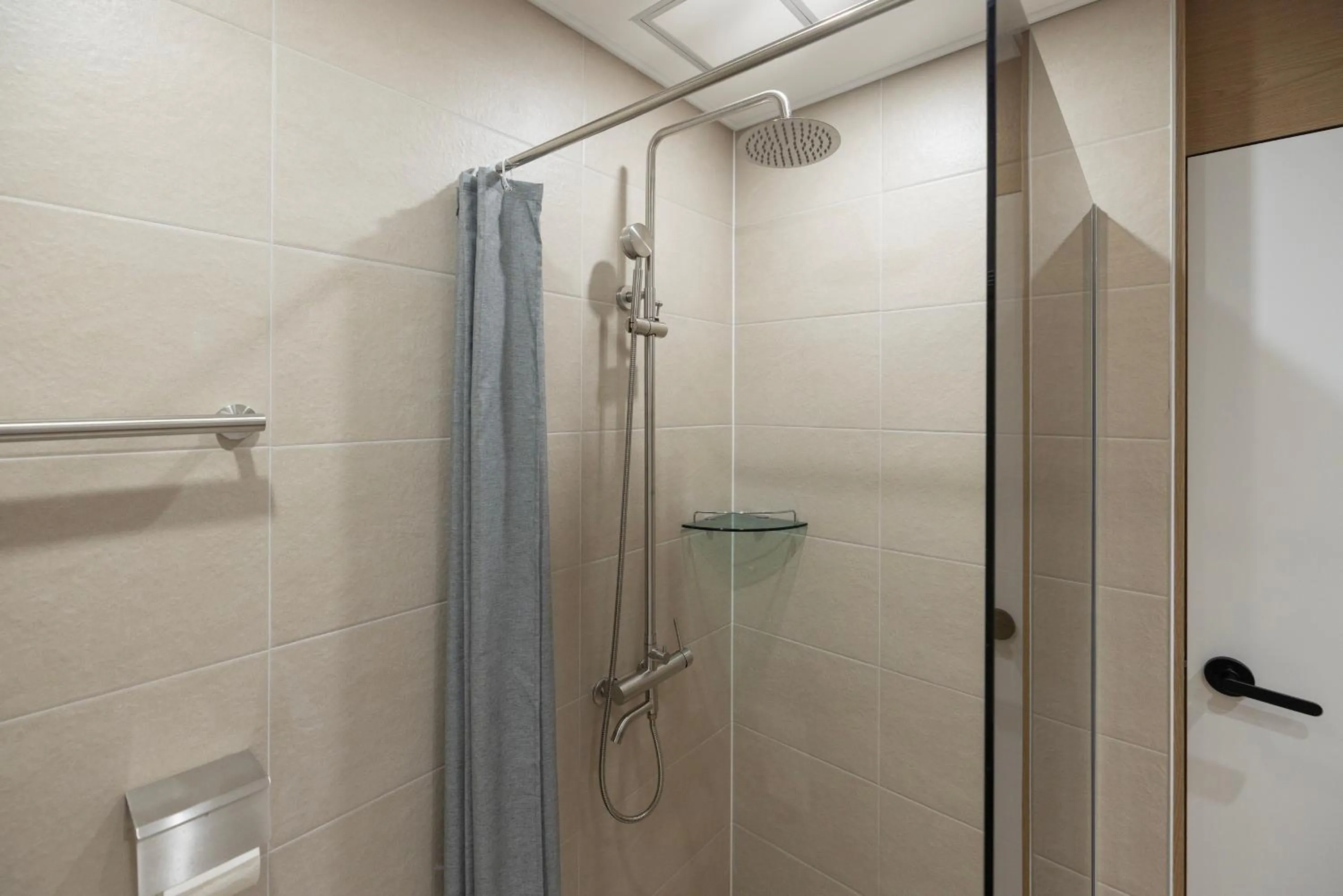 Shower in From H US Hotel with Aank Seoul Gangseo Hwagok