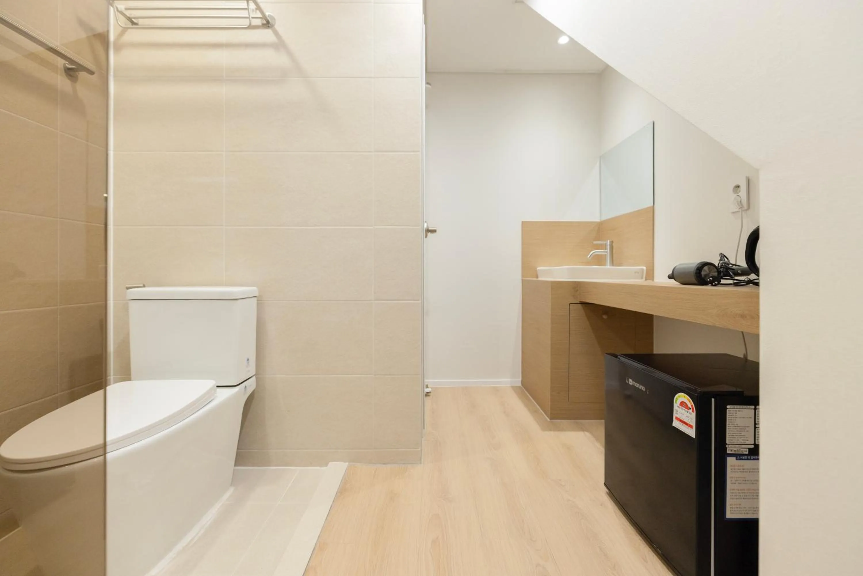 Toilet in From H US Hotel with Aank Seoul Gangseo Hwagok