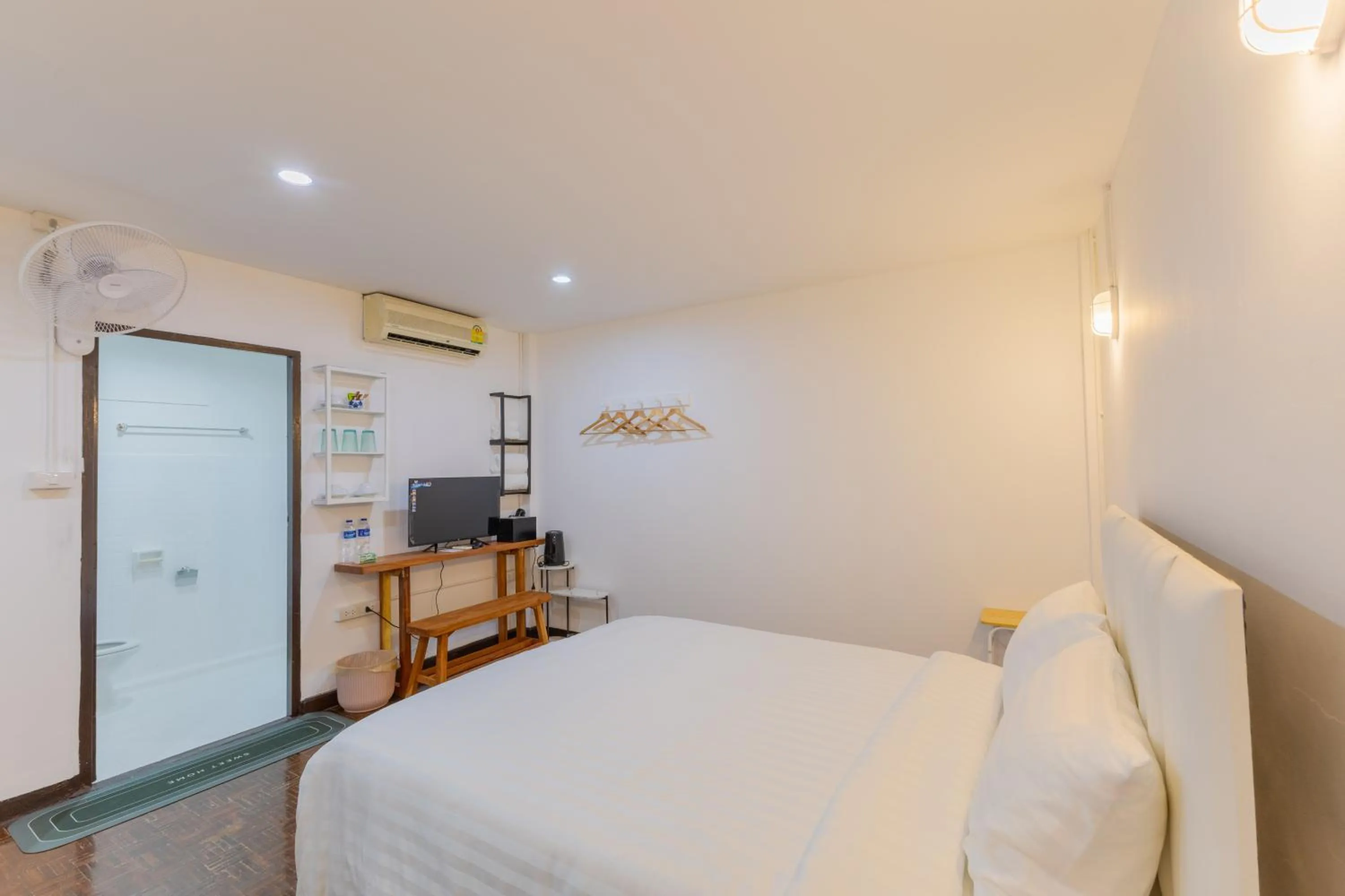 Bedroom, Bed in Calmly Stay Ratchada