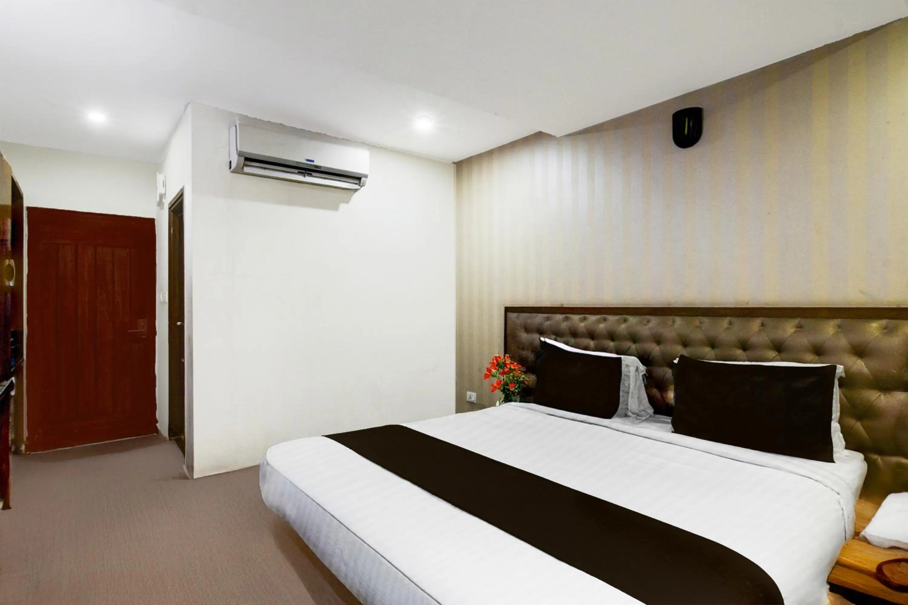 Bedroom, Bed in Townhouse Kothapet Formerly Surabhi Elite