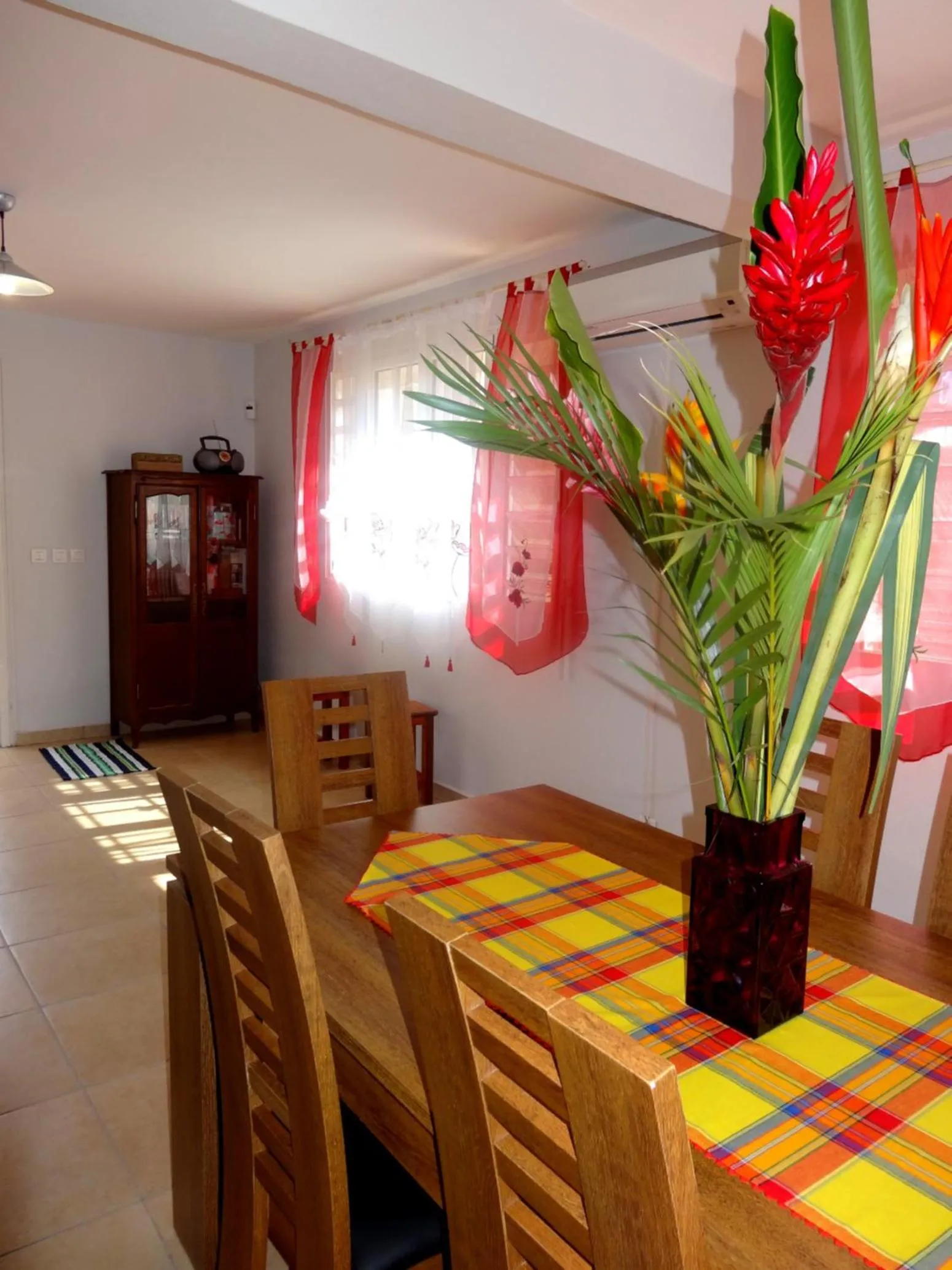 Dining area in Chez Gerty Et Jocelyn