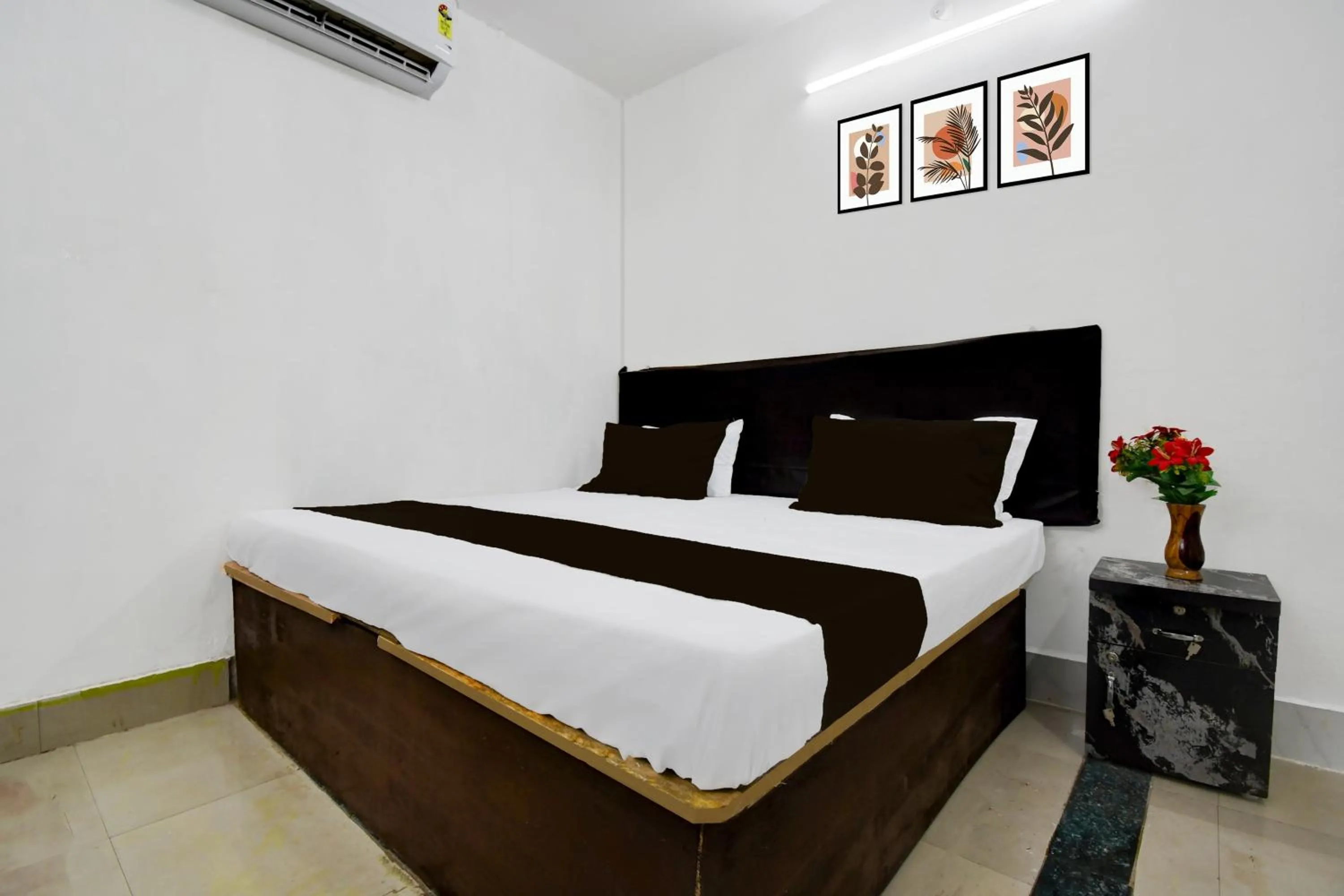 Bedroom, Bed in Super Hotel O Gaya Railway Junction Formerly Family Guest House