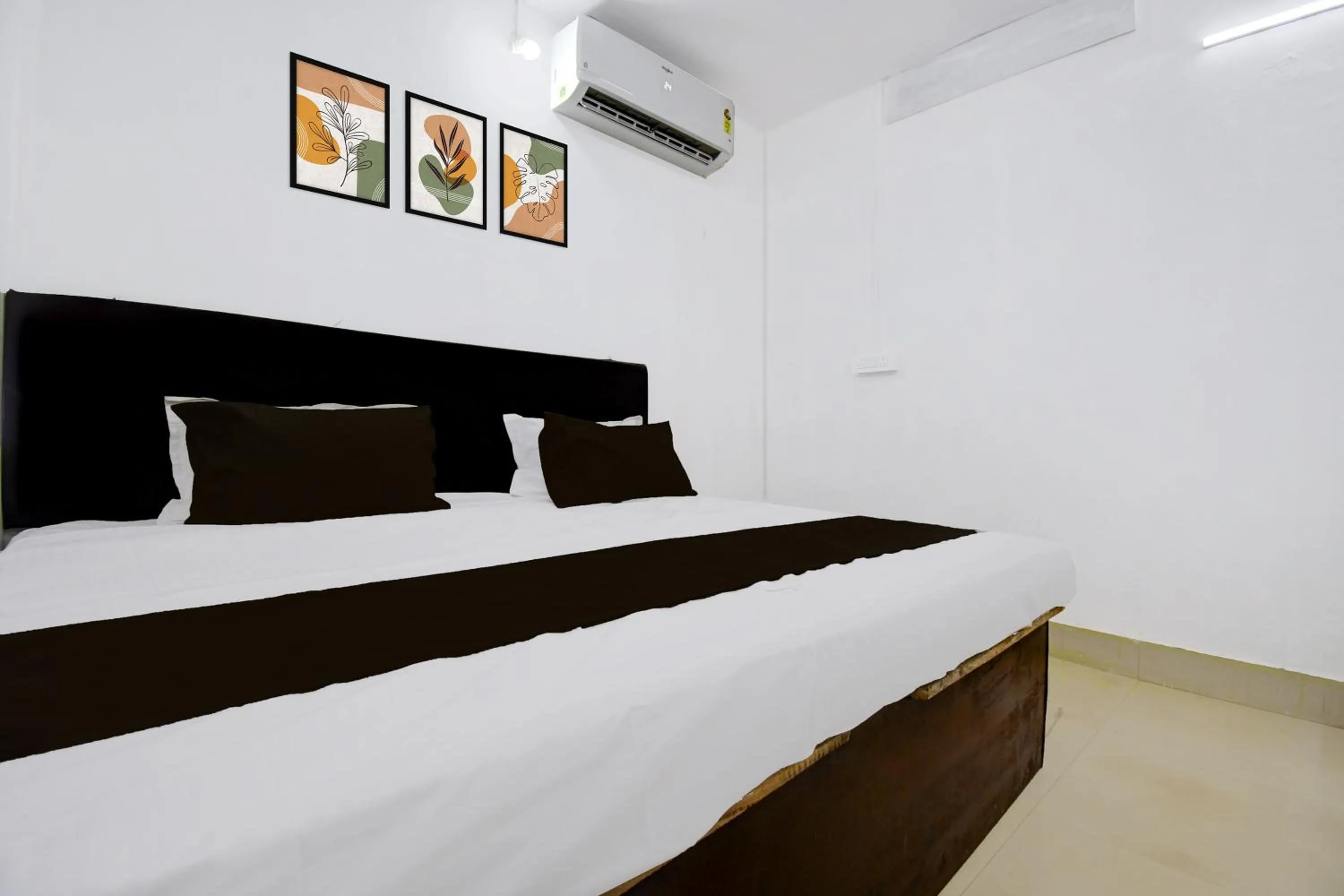 Bedroom, Bed in Hotel O Gaya Railway Junction Formerly Family Guest House