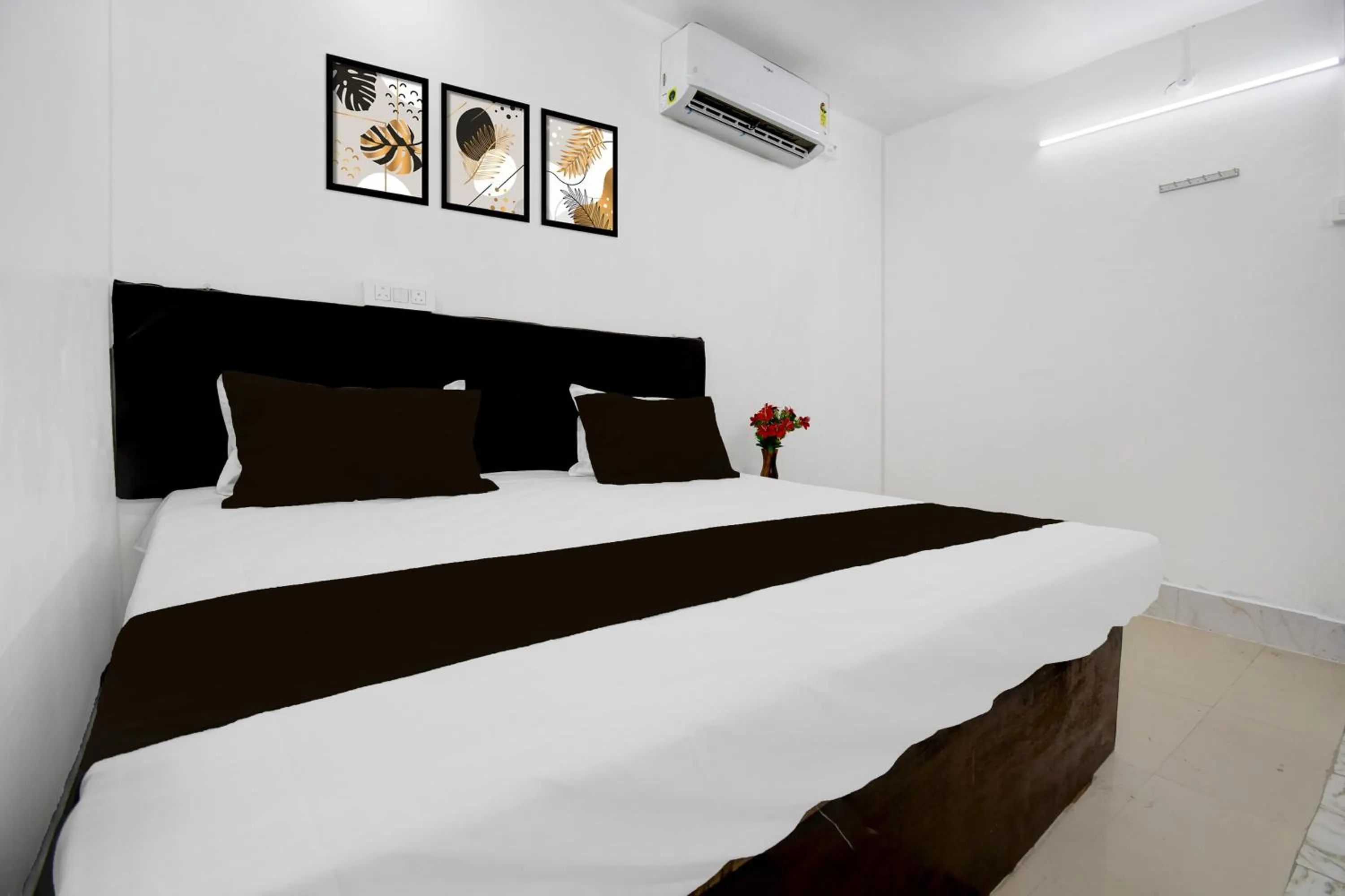 Bedroom, Bed in Hotel O Gaya Railway Junction Formerly Family Guest House