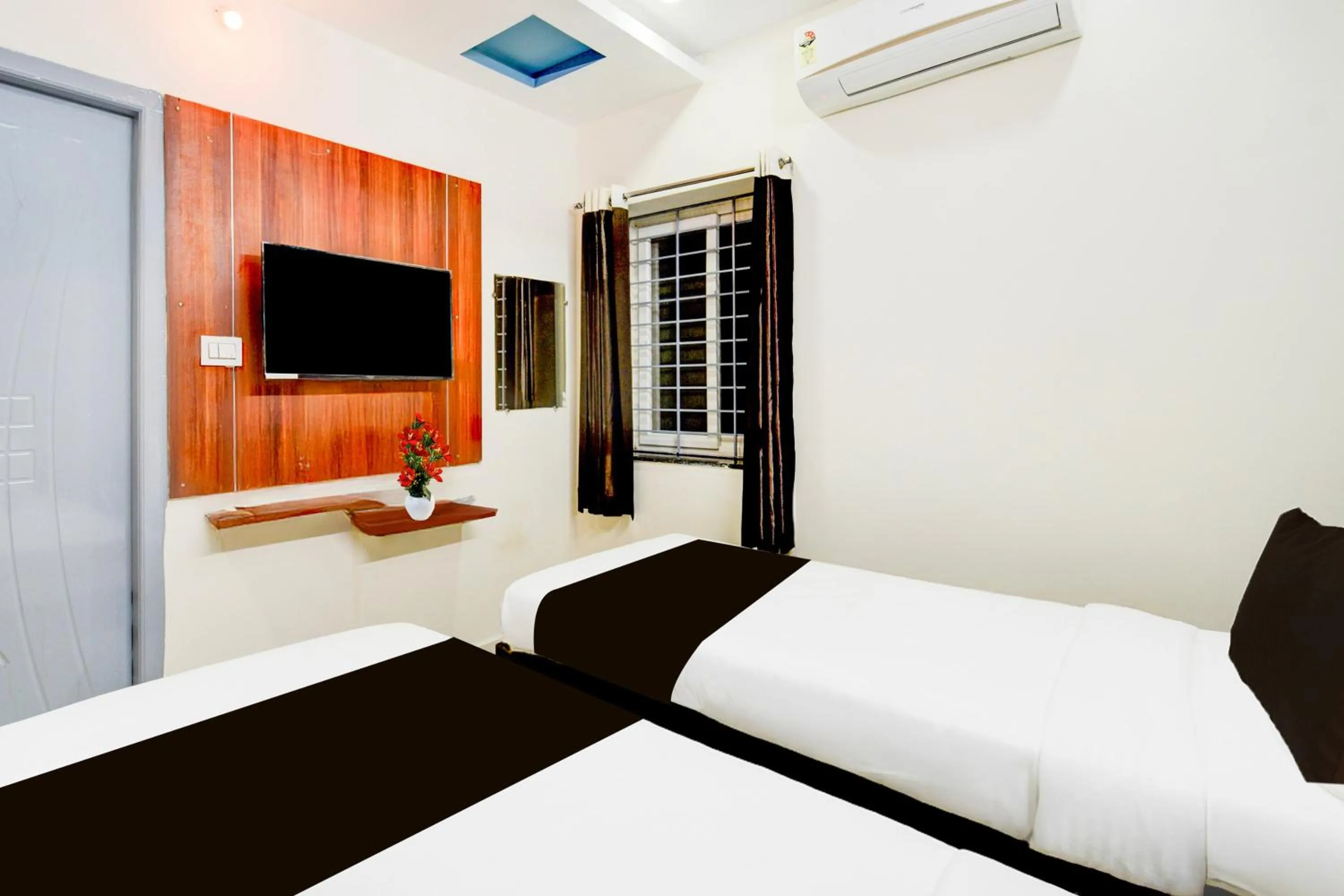 Bedroom, Bed in Super Collection O Khajaguda Hills Formerly Sri Balaji Luxary Rooms