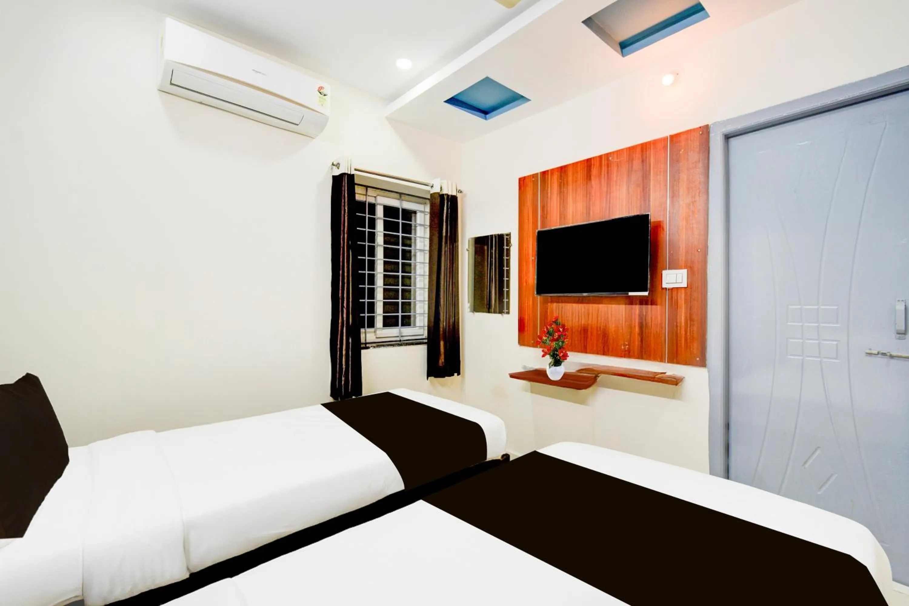 Bedroom, Bed in Super Collection O Khajaguda Hills Formerly Sri Balaji Luxary Rooms