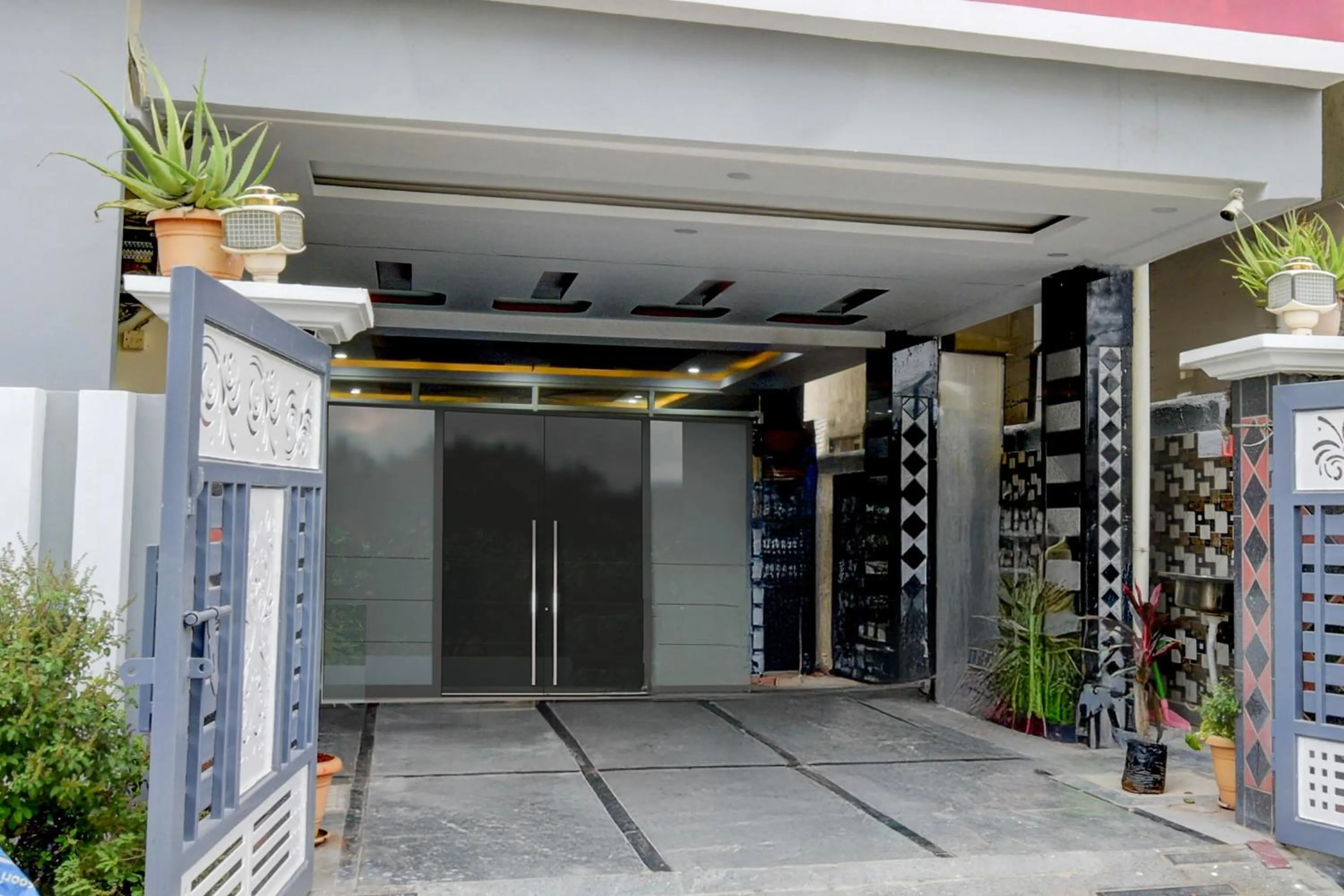 Facade/entrance in Super Collection O Khajaguda Hills Formerly Sri Balaji Luxary Rooms