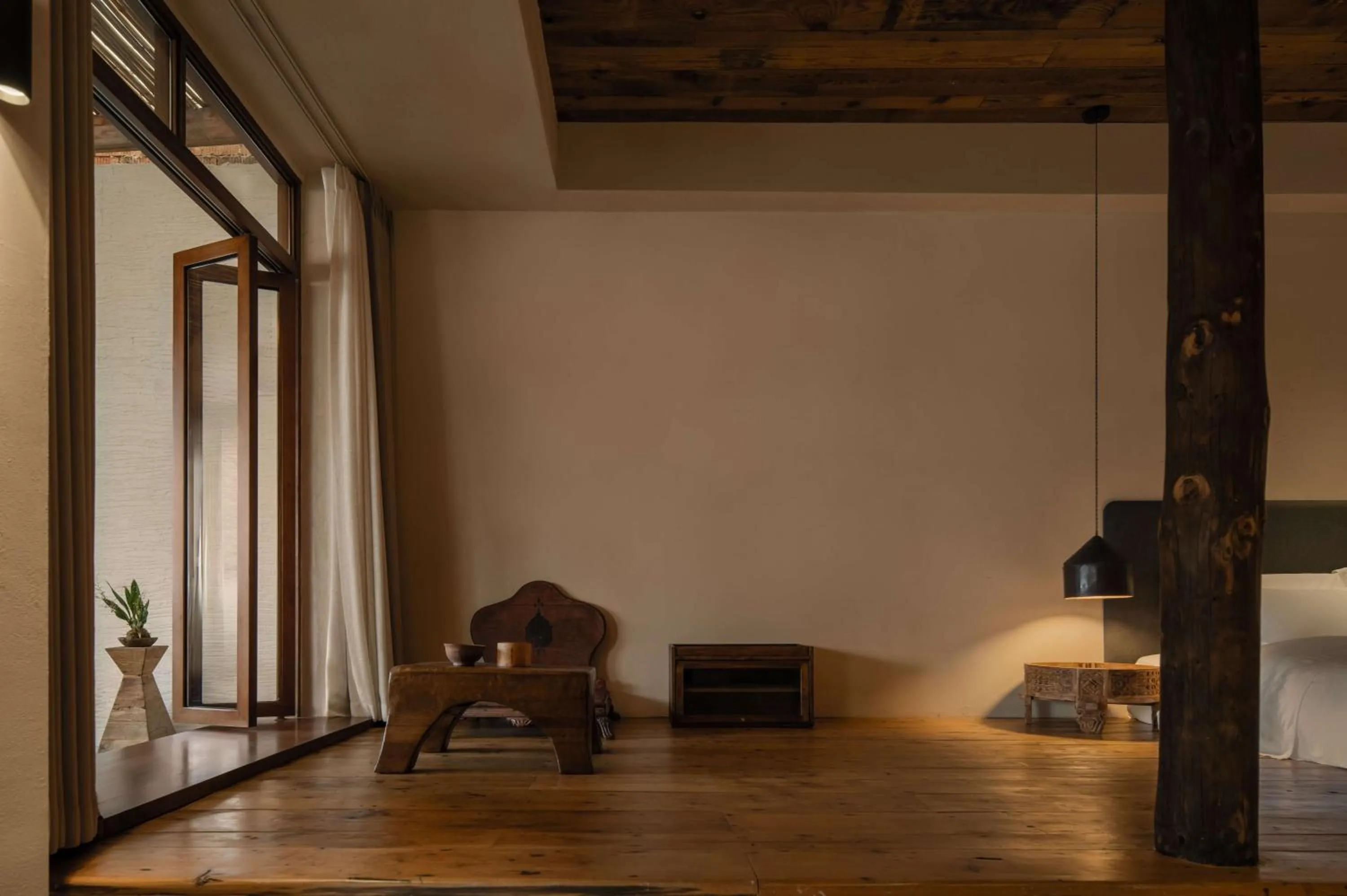 Living room in YueLore Retreat