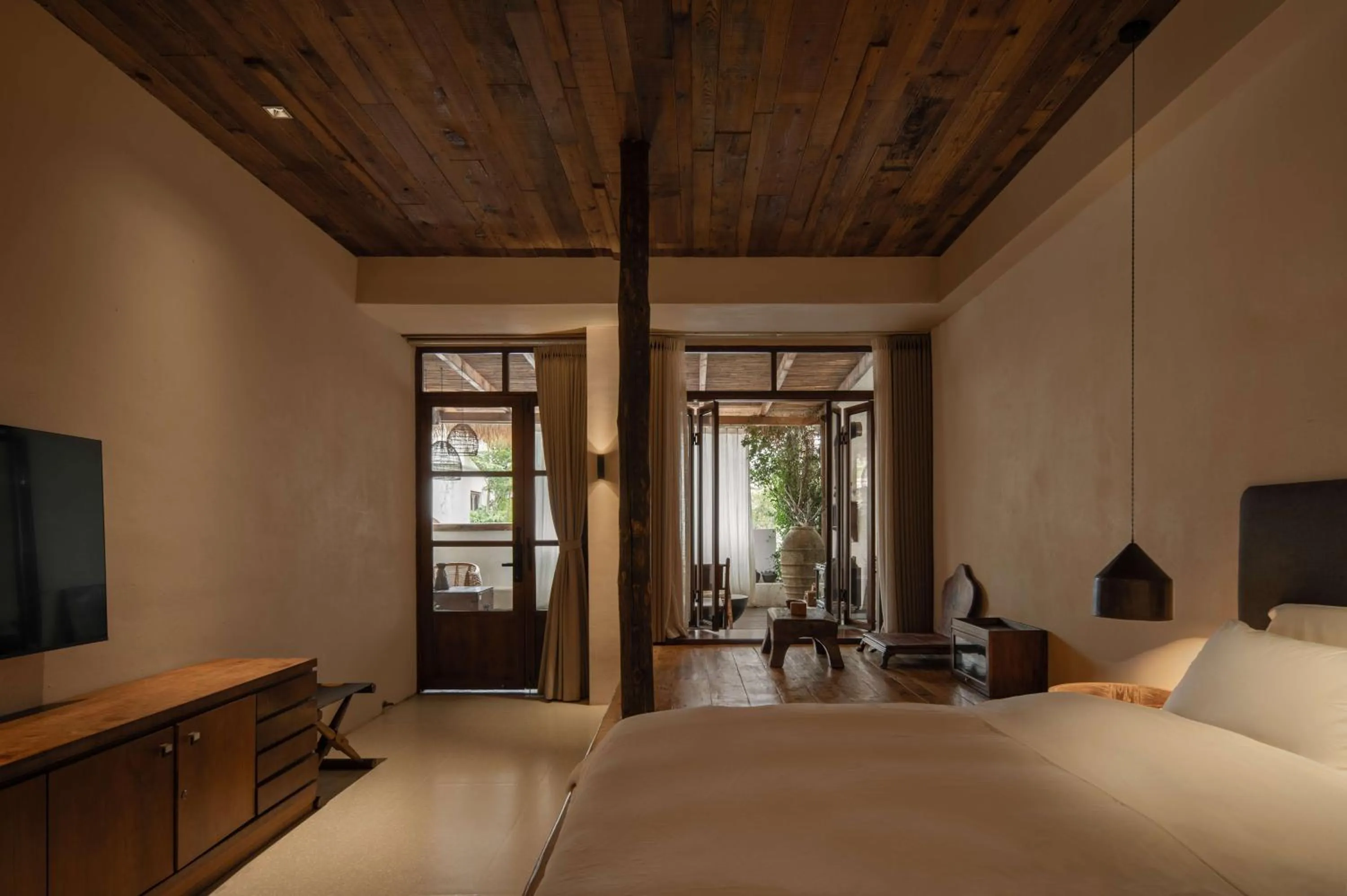 Bed in YueLore Retreat