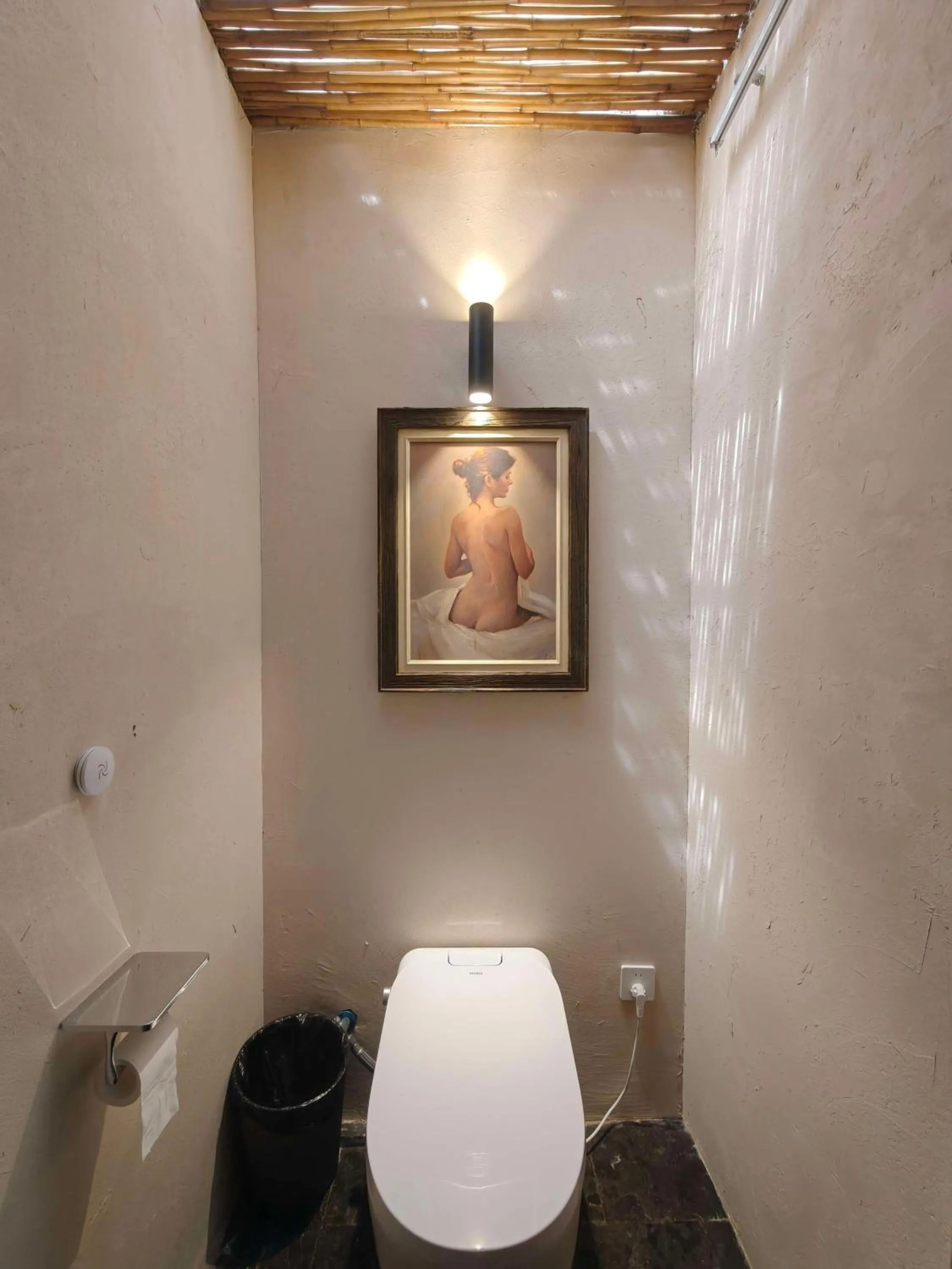 Toilet in YueLore Retreat