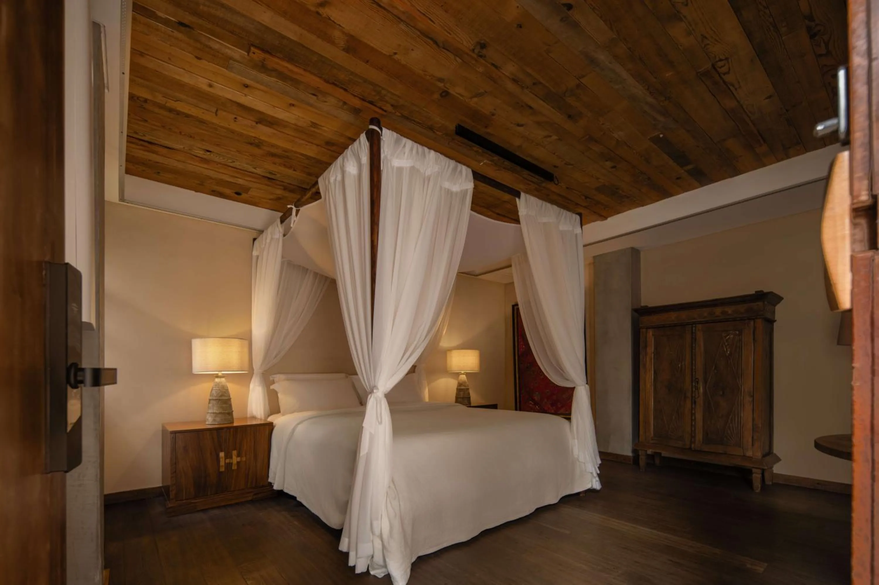 Bed in YueLore Retreat