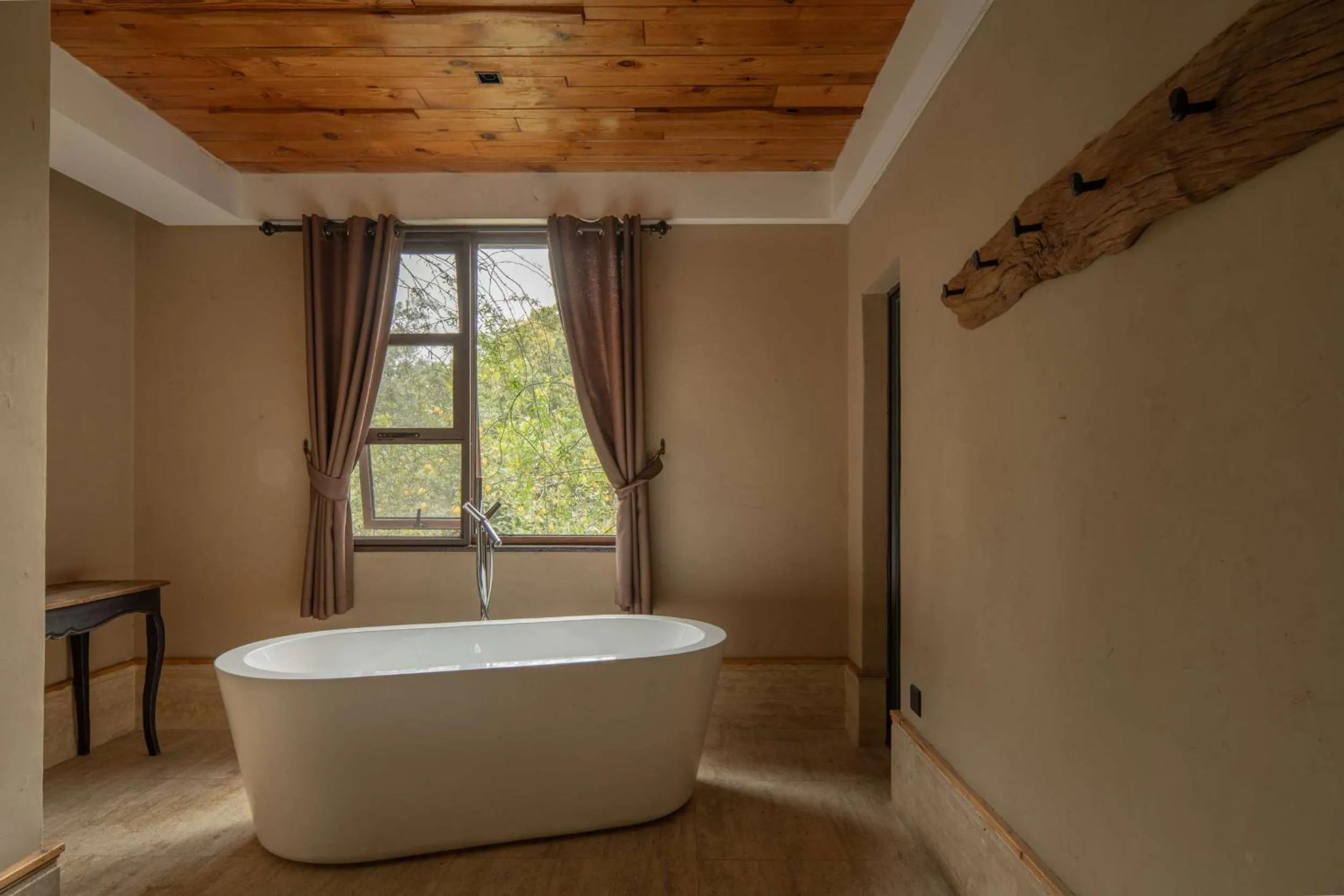 Hot Tub in YueLore Retreat