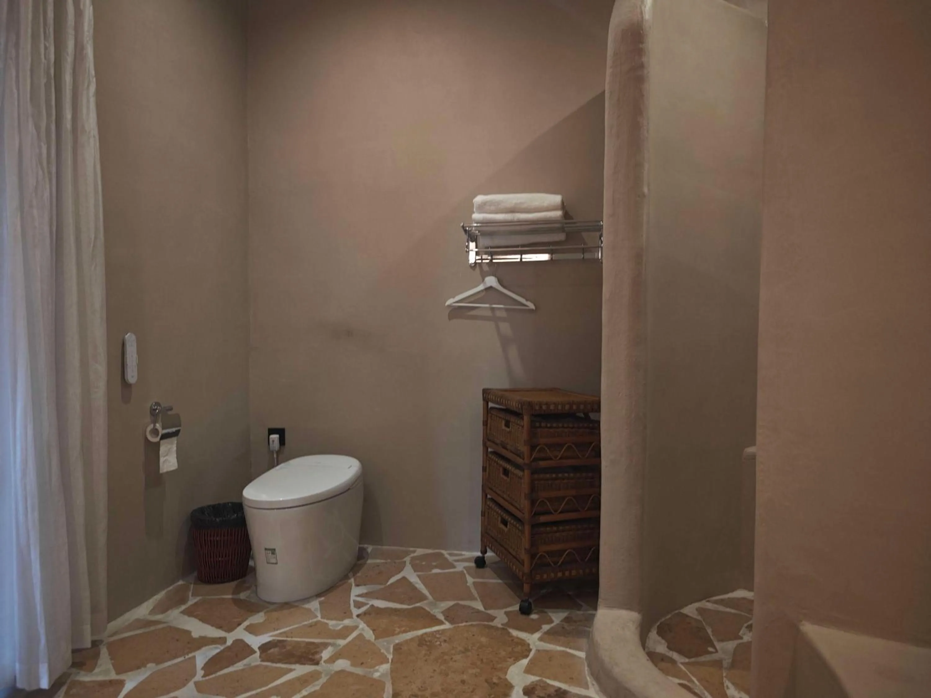 Shower in YueLore Retreat