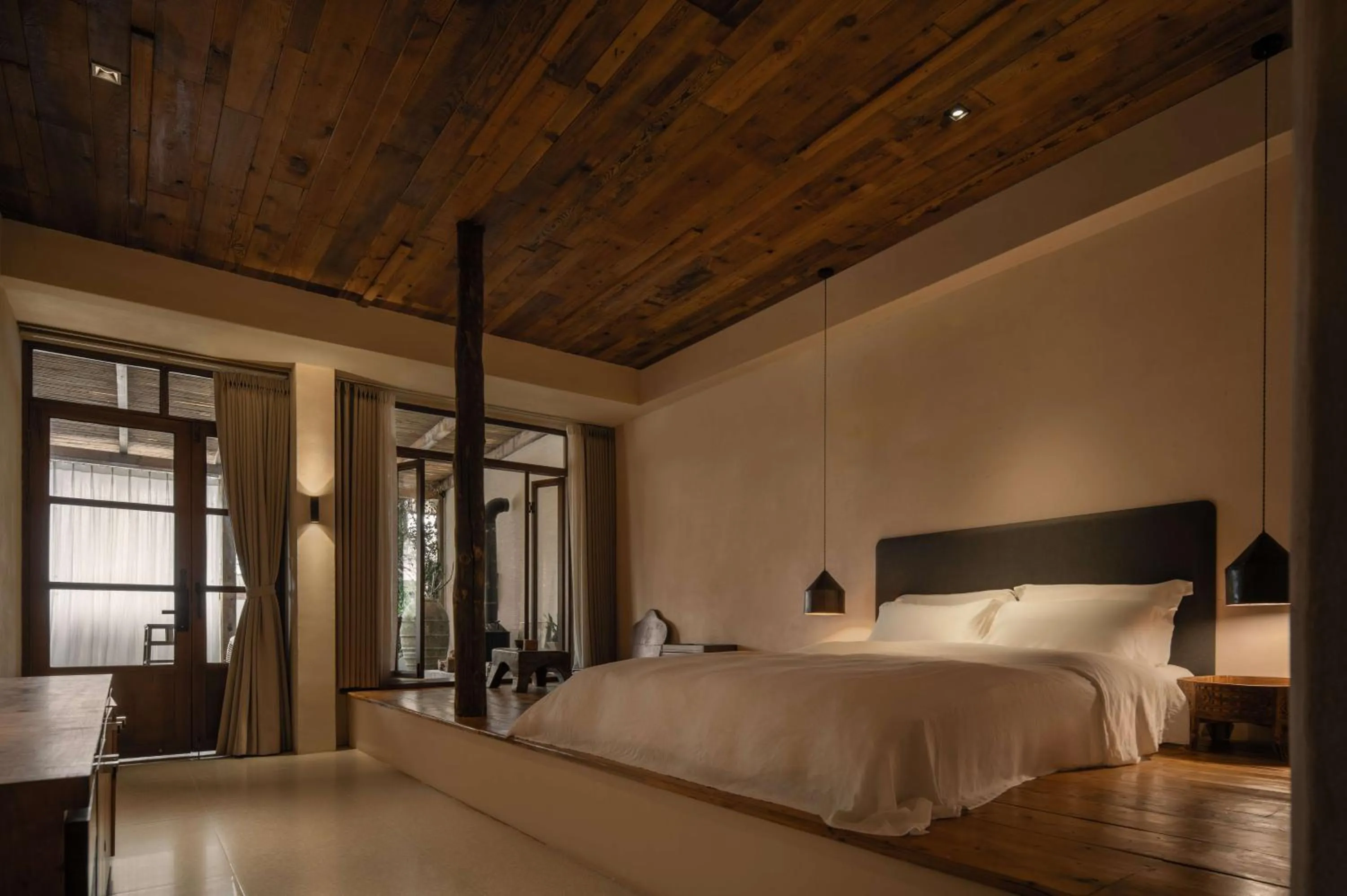 Bed in YueLore Retreat