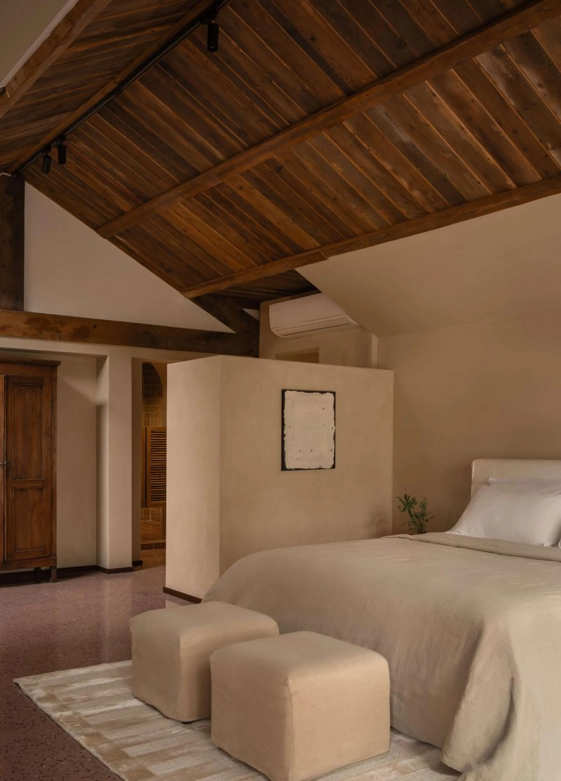 Bed in YueLore Retreat