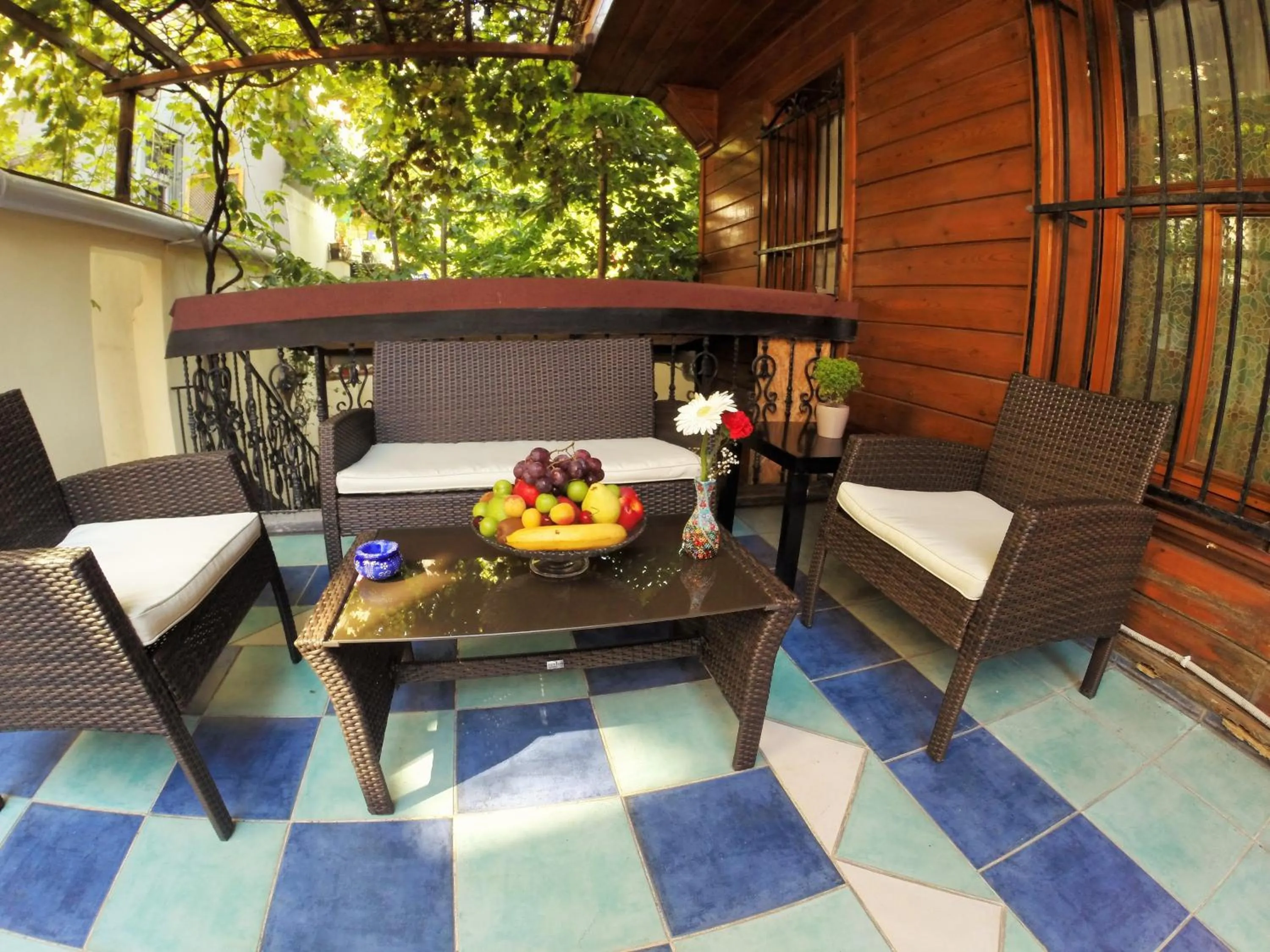 Restaurant/places to eat in Ottoman's Pearl Hotel