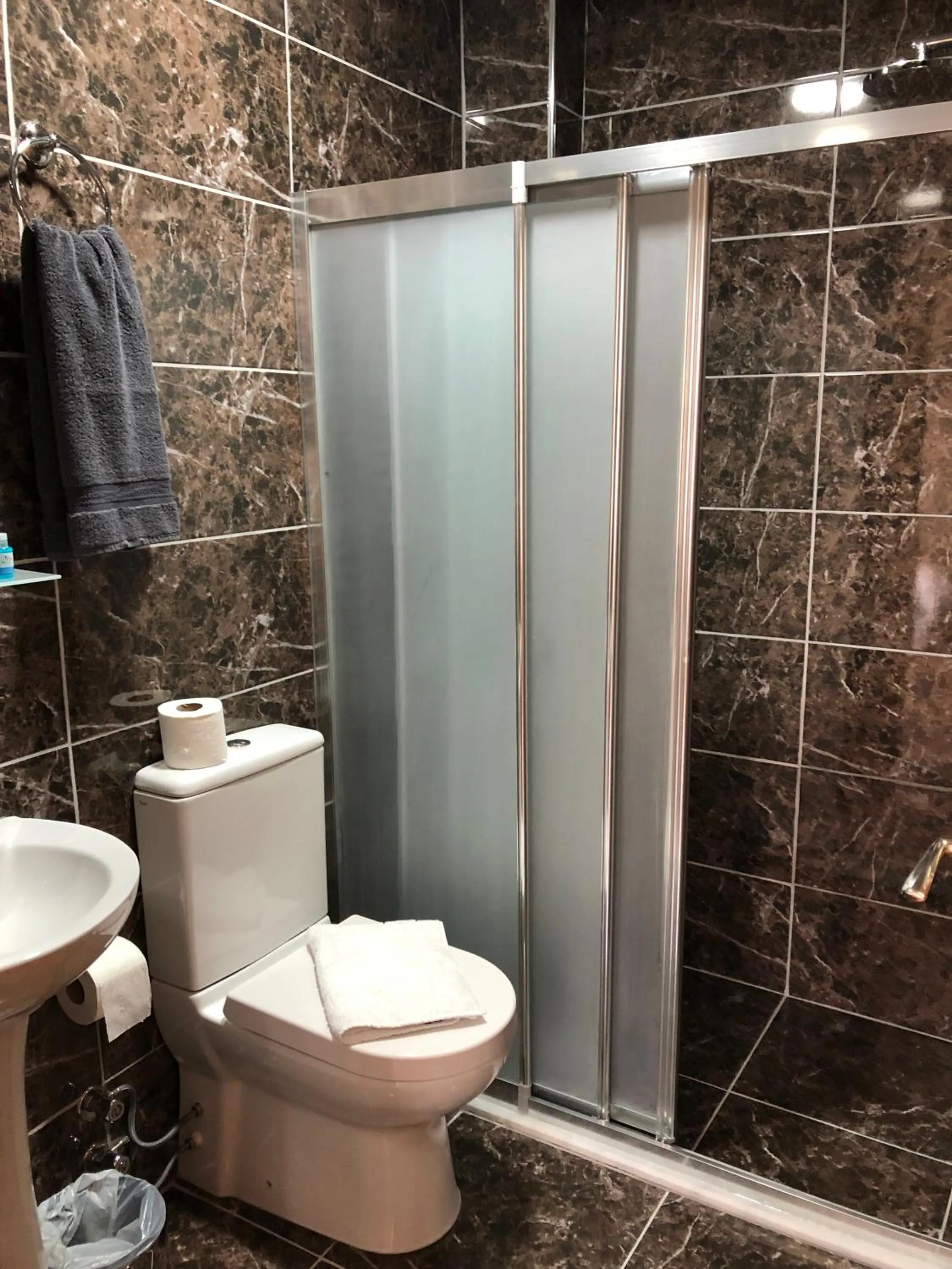 Bathroom in Ottoman's Pearl Hotel