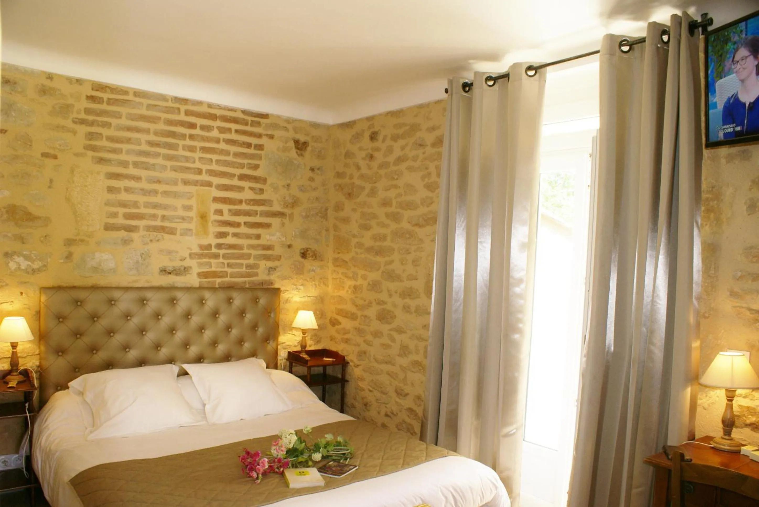 Photo of the whole room, Bed in Hotel Restaurant La Verperie