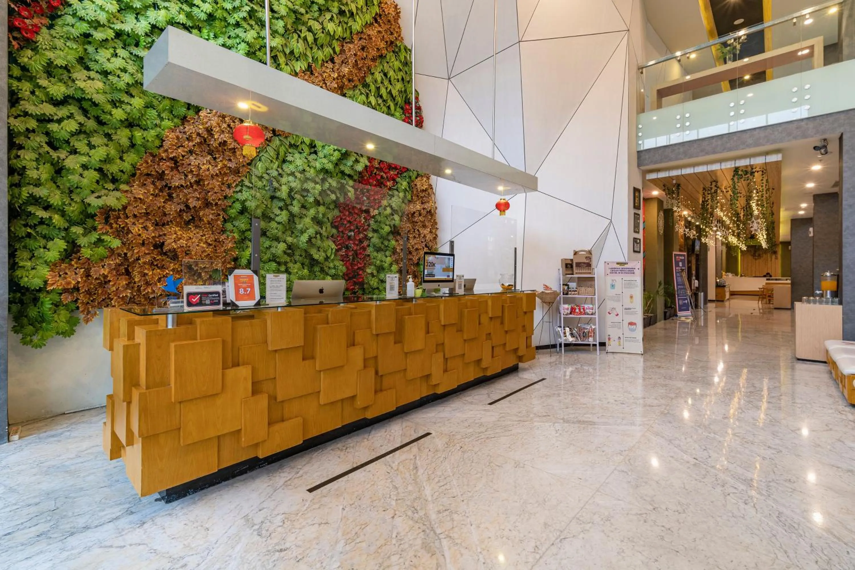Lobby or reception in Ascent Hotel & Cafe Malang