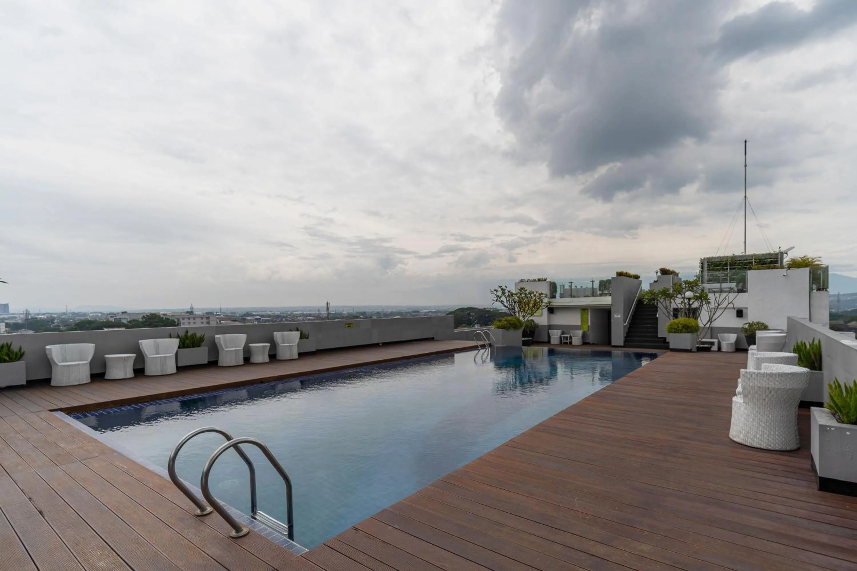 Swimming pool in Ascent Hotel & Cafe Malang