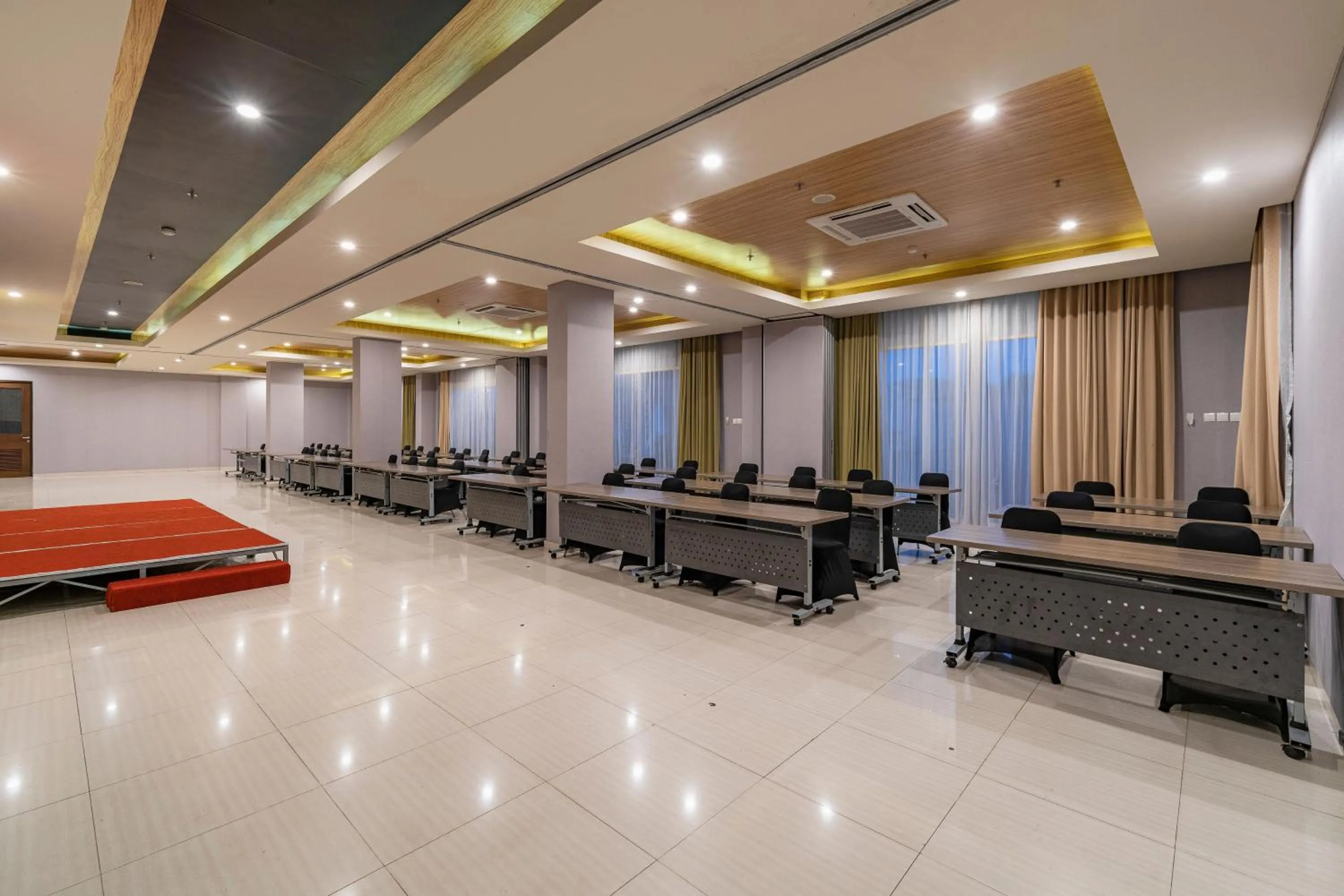Meeting/conference room in Ascent Hotel & Cafe Malang