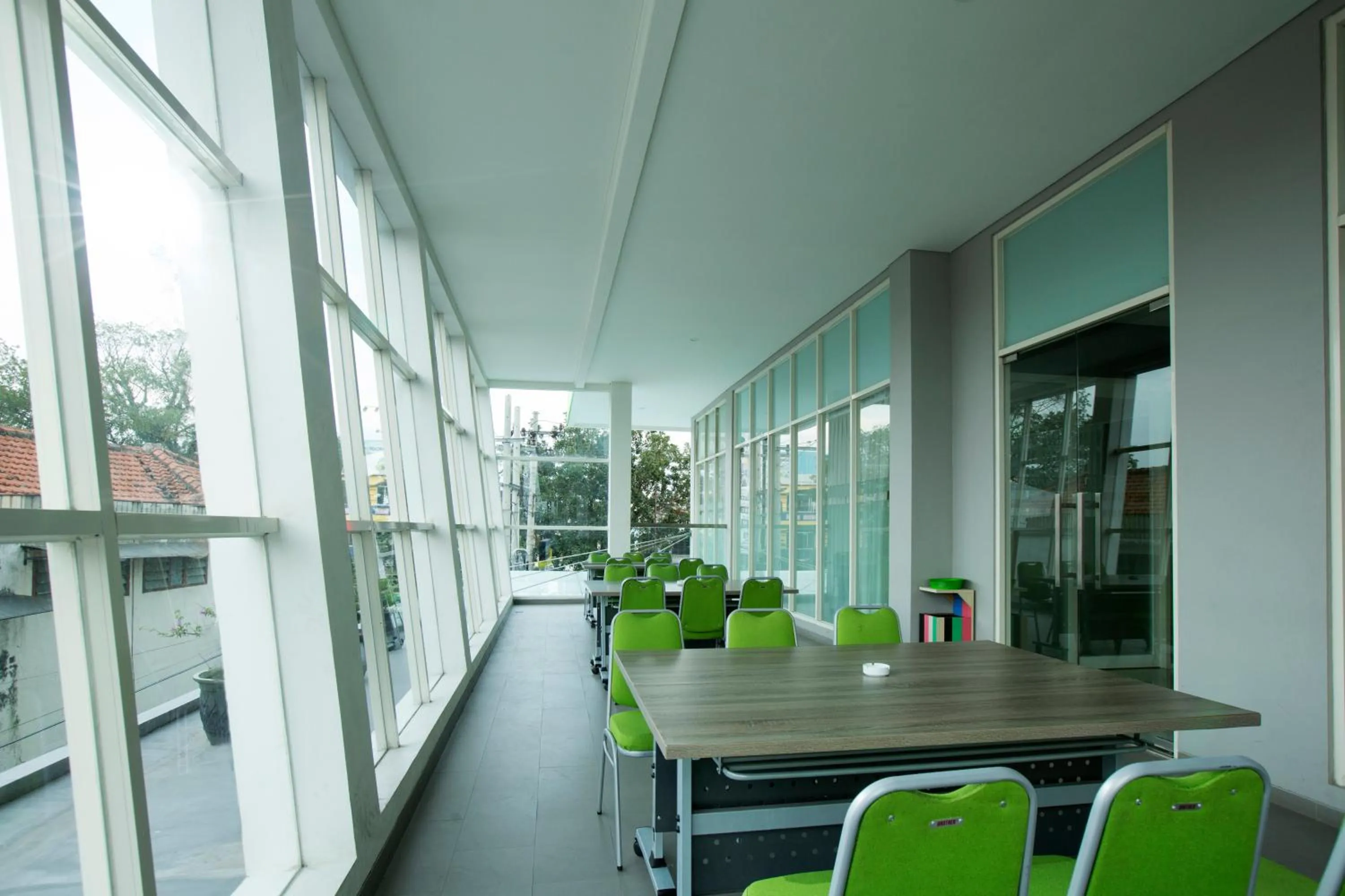 Restaurant/places to eat in Ascent Hotel & Cafe Malang