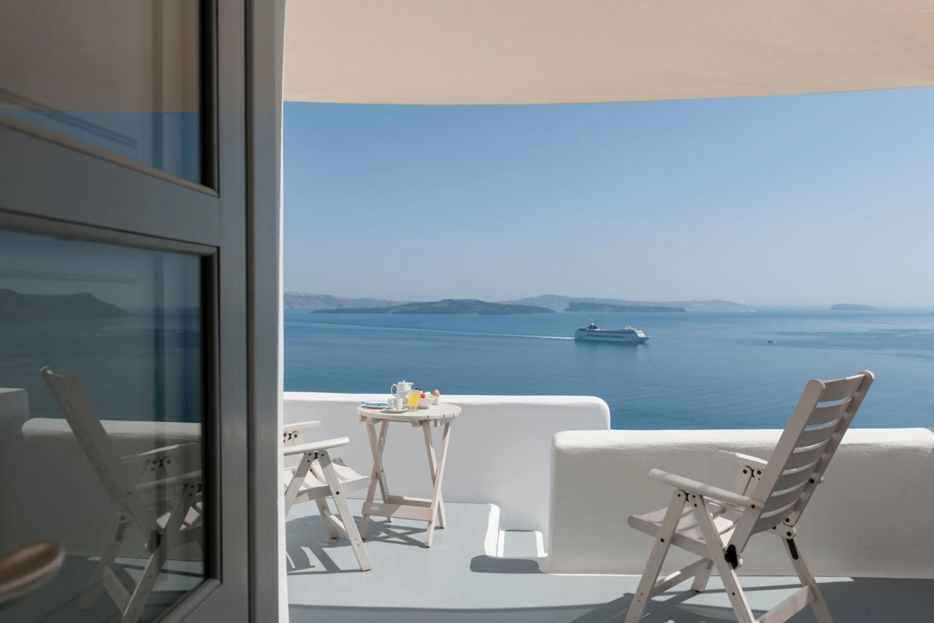 Day in Thirea Suites