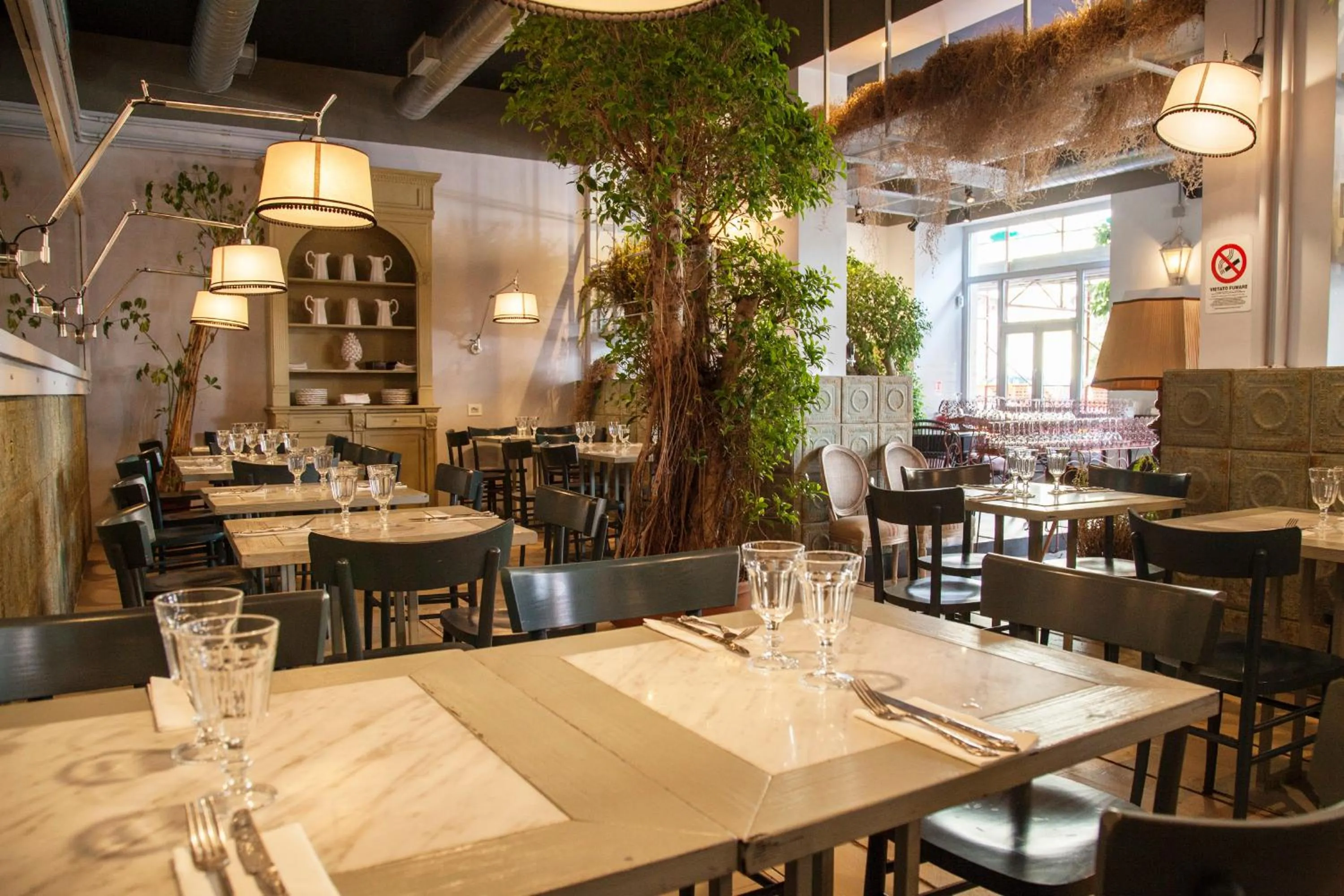 Breakfast in City Lights Rome