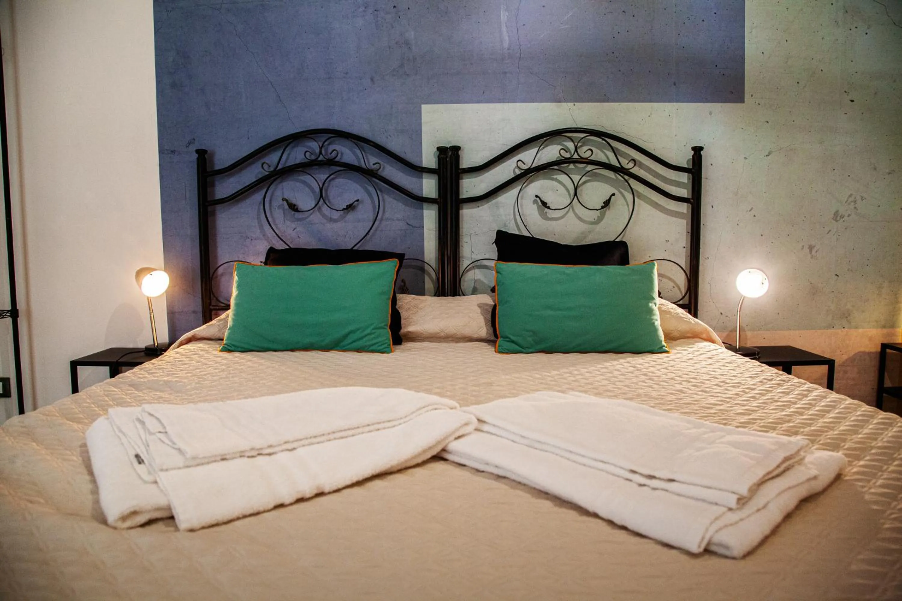 Bed in City Lights Rome