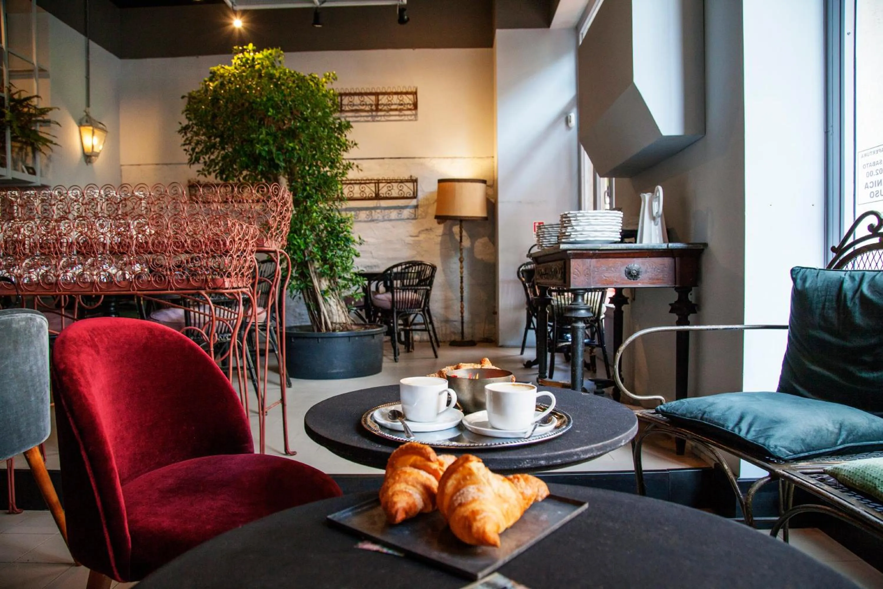 Breakfast in City Lights Rome