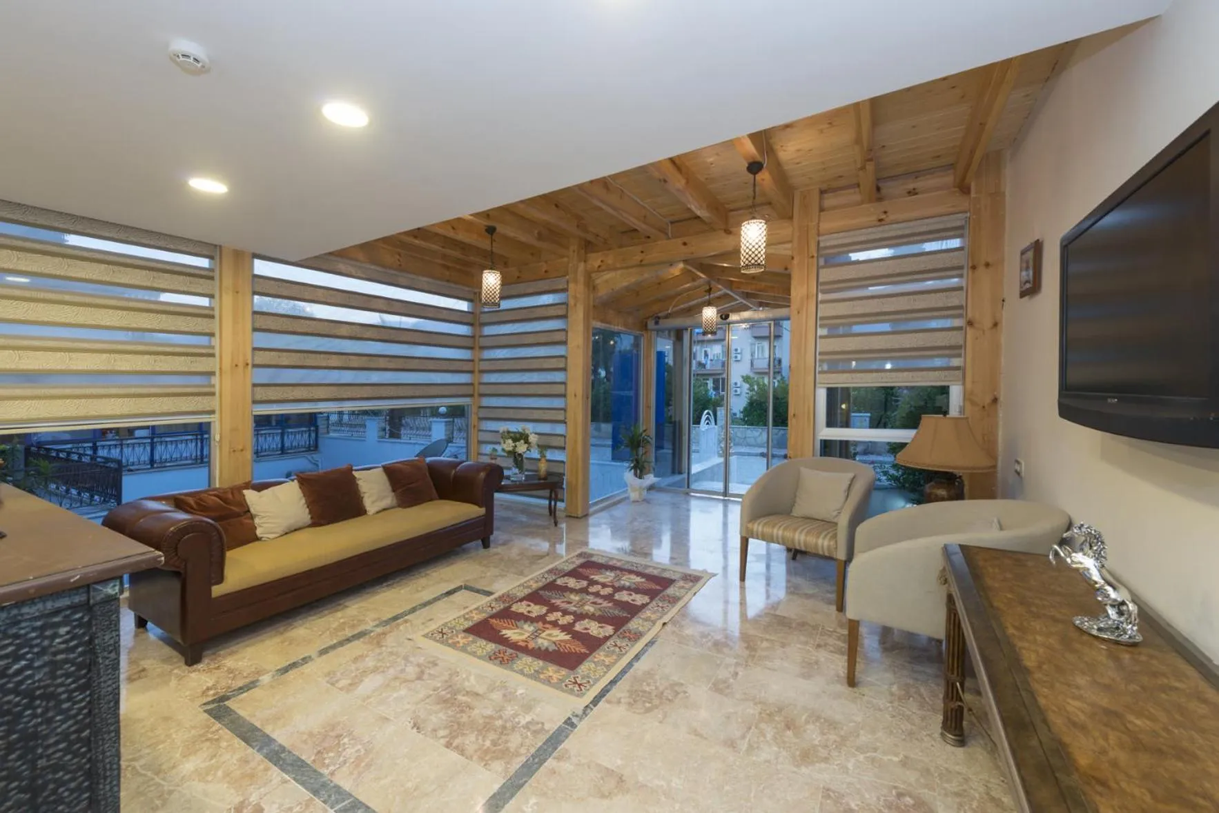 Communal lounge/ TV room in Amore Hotel Teki̇rova