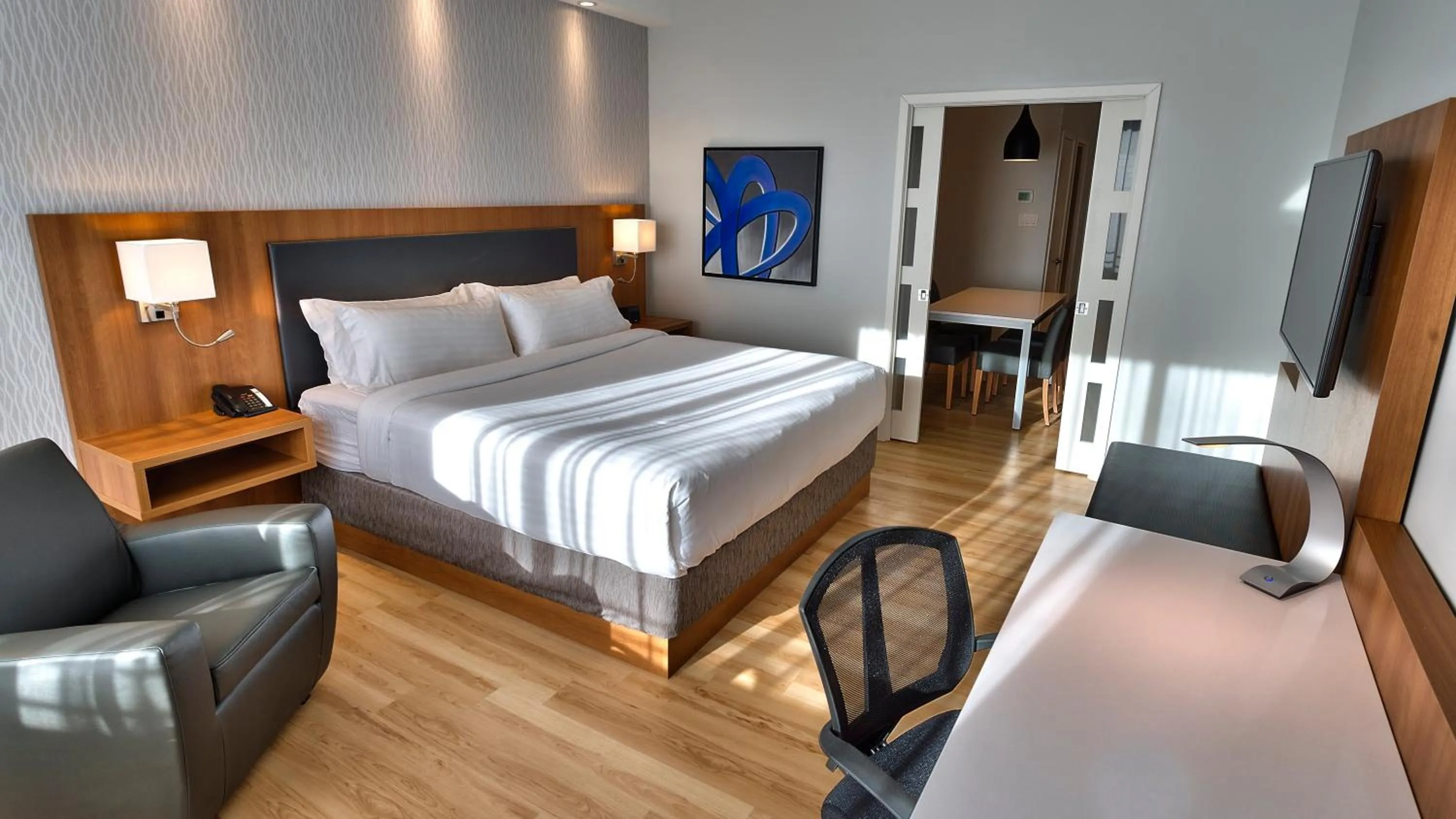 Photo of the whole room, Bed in Holiday Inn Express & Suites Vaudreuil-Dorion by IHG