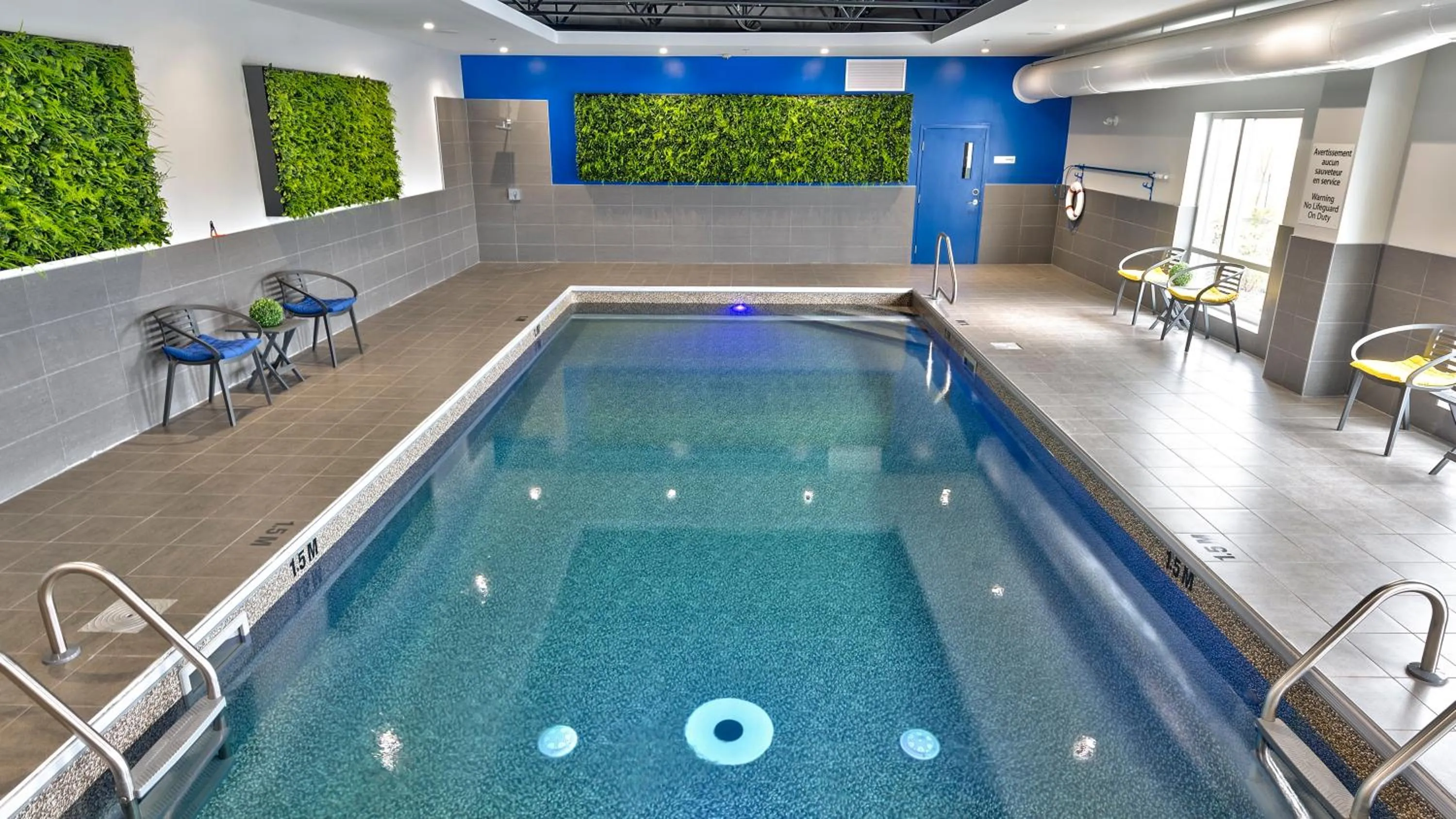 Swimming pool in Holiday Inn Express & Suites Vaudreuil-Dorion by IHG