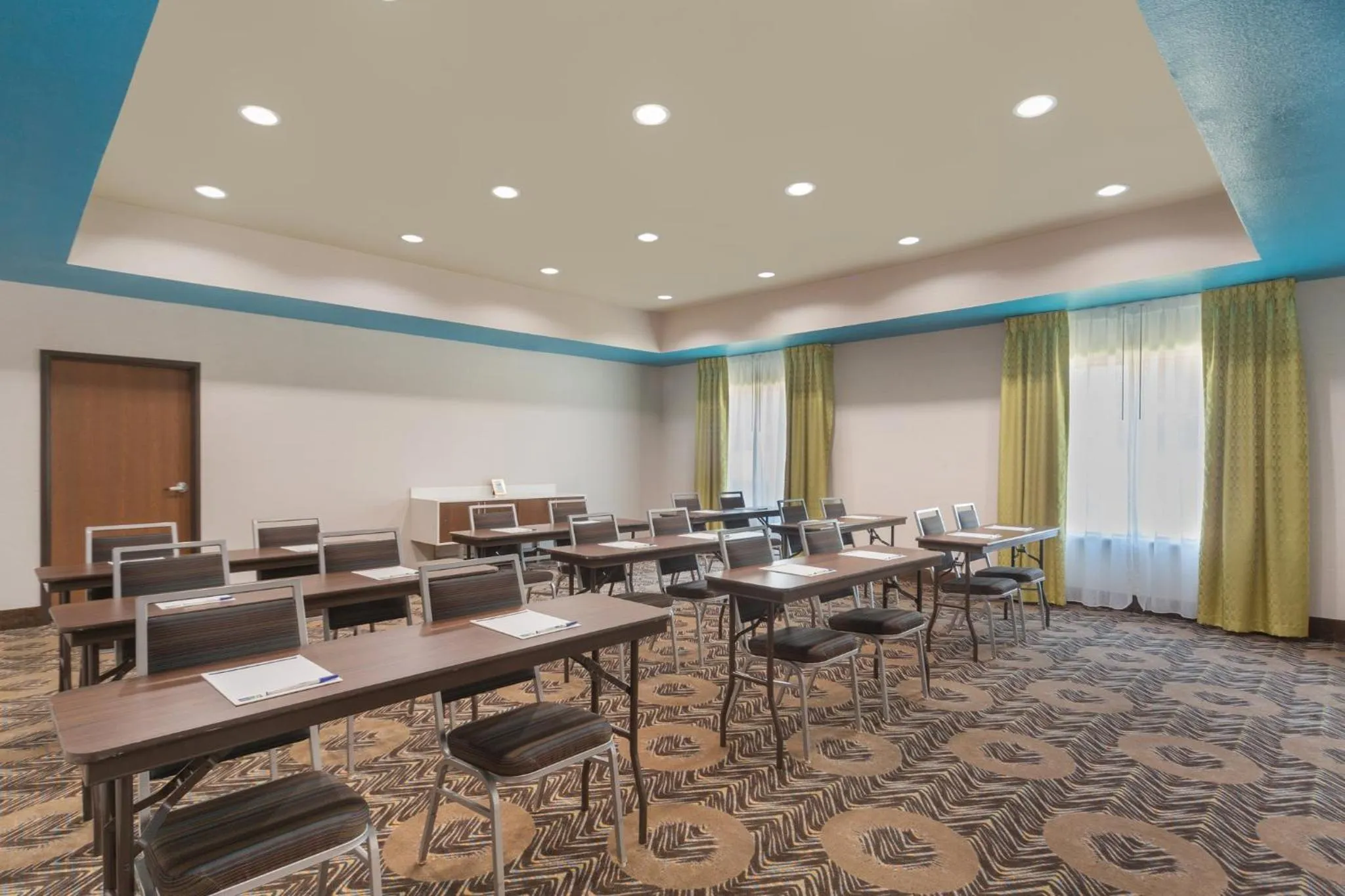 Meeting/conference room in Holiday Inn Express Tomball by IHG